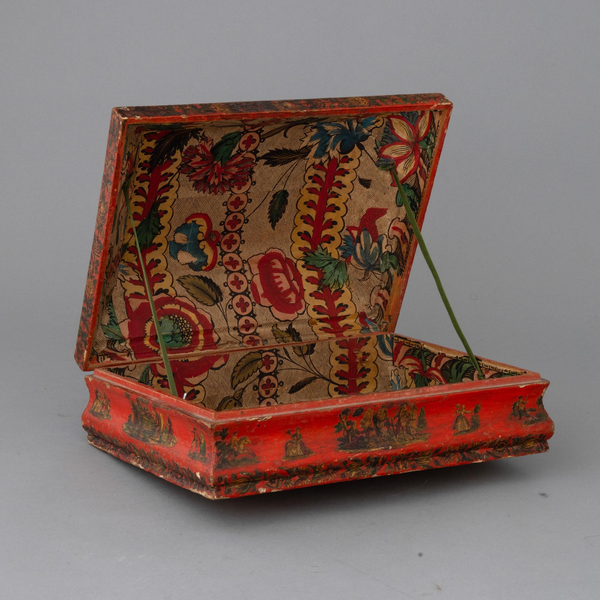 Rococo Boîte vénitienne en laque rouge avec décorations 