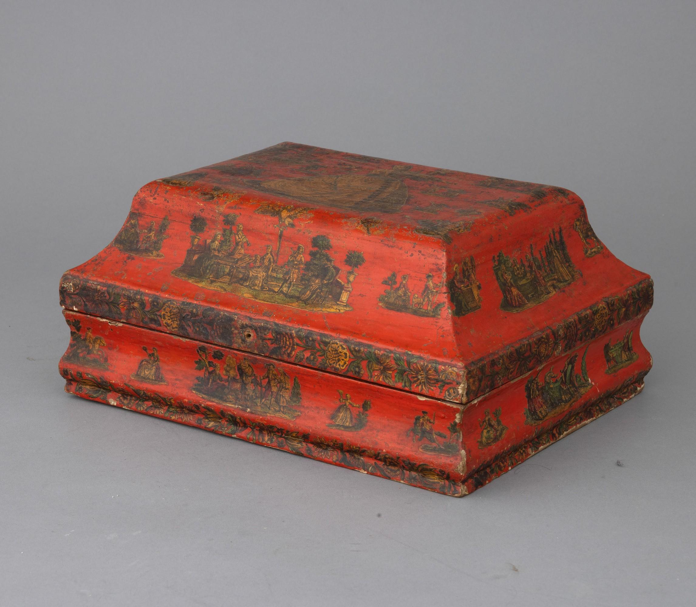 Italian Boîte vénitienne en laque rouge avec décorations 