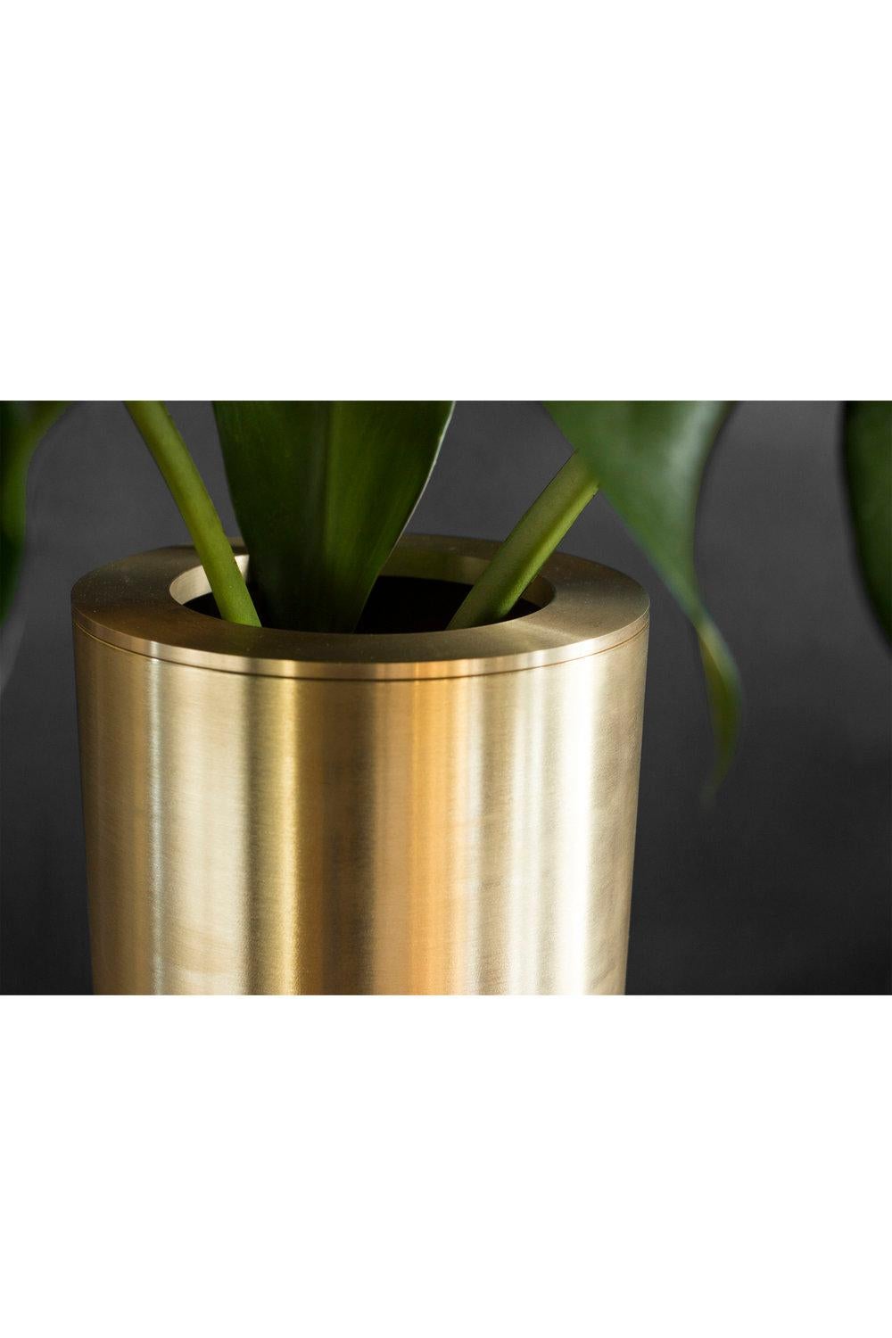 Cofete Brass Contemporary Sculptural Vase by Jan Garncarek In New Condition For Sale In Geneve, CH