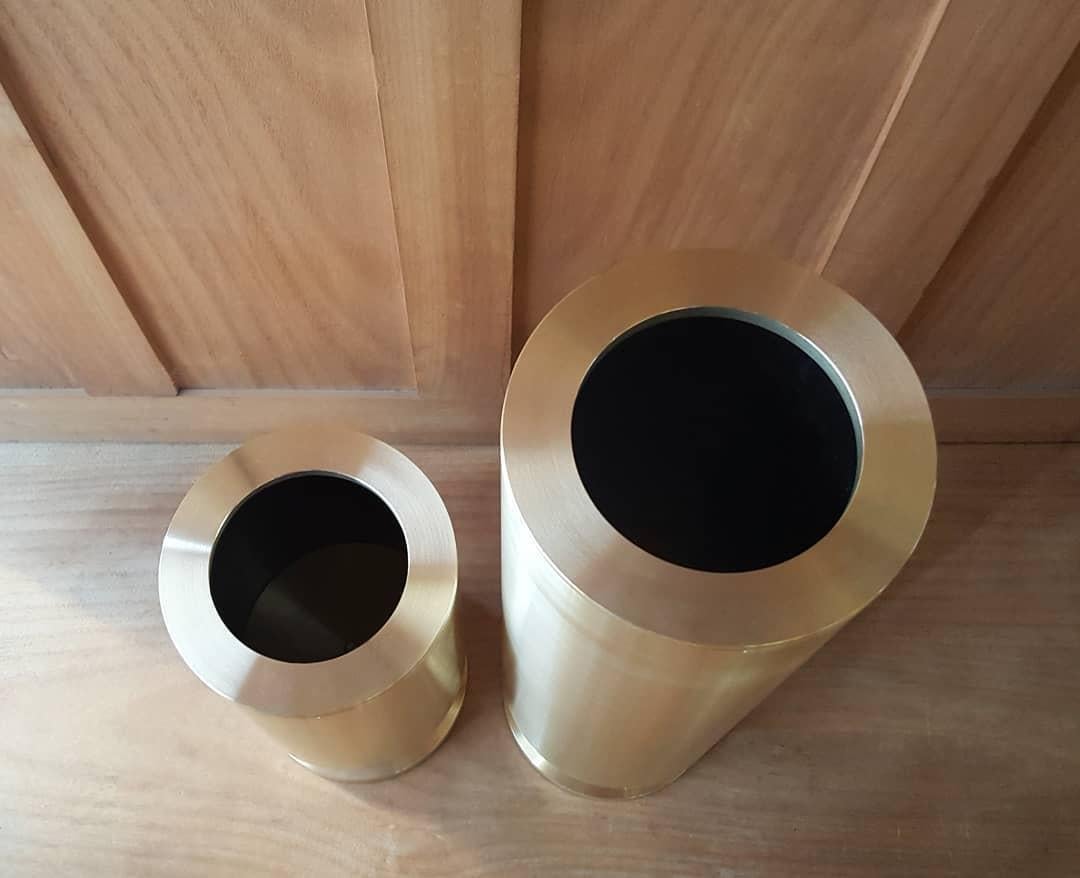 Cofete Brass Contemporary Sculptural Vase by Jan Garncarek For Sale 3