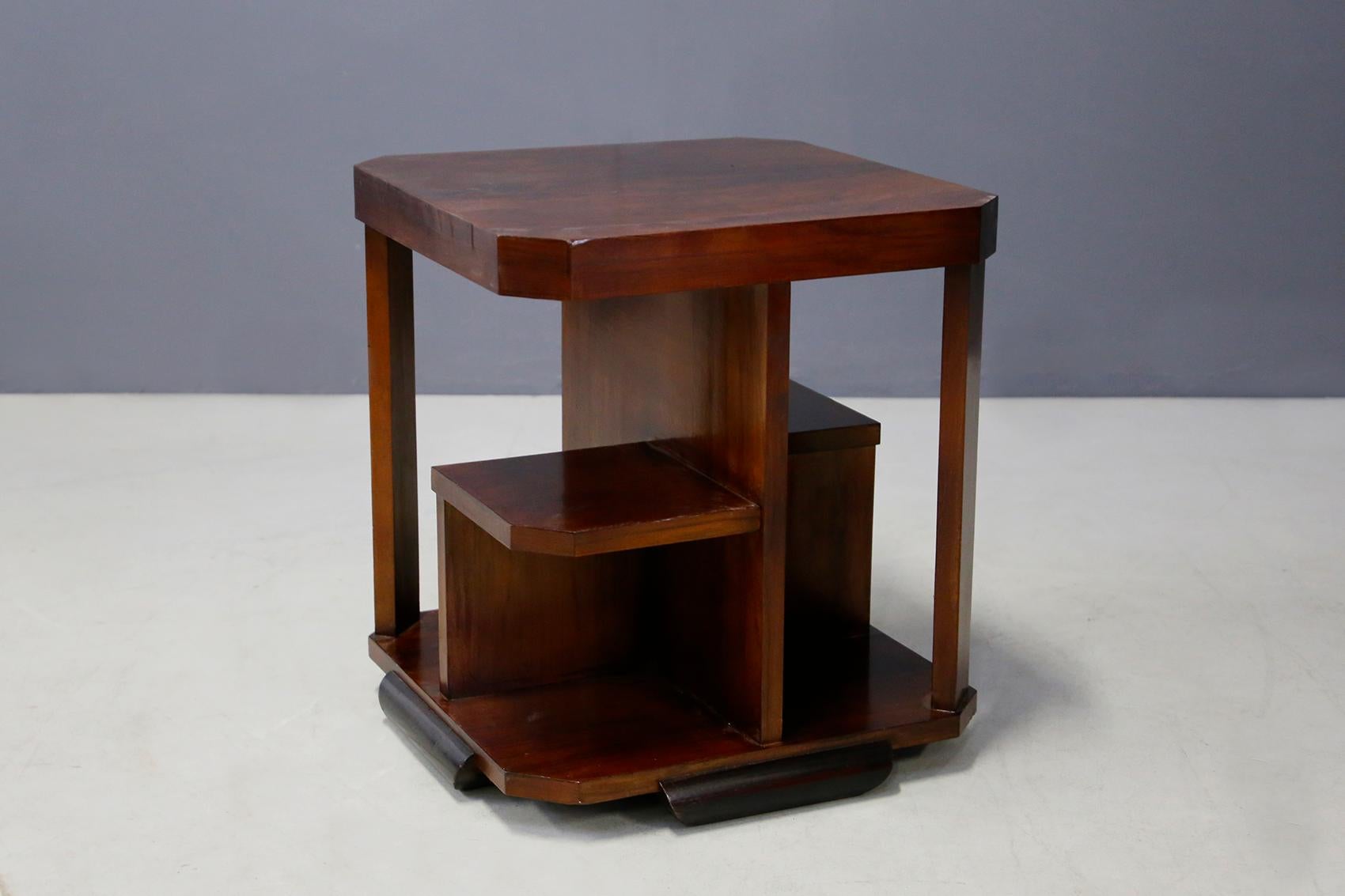 Mid-20th Century Coffee Table Art Deco Attributed to Gio Ponti in Walnut, 1930s