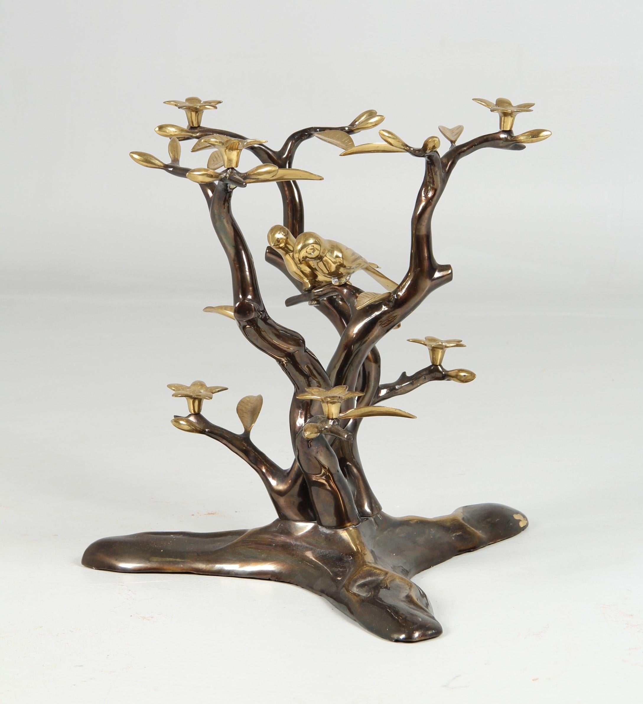 Coffee table designed by Willy Daro from the 1970s.

Please note the note for cheaper shipping at the end of the description text!

Dimensions: H x D: 48 x 76 cm

Description:
The partially patinated brass base is designed in the shape of a tree,