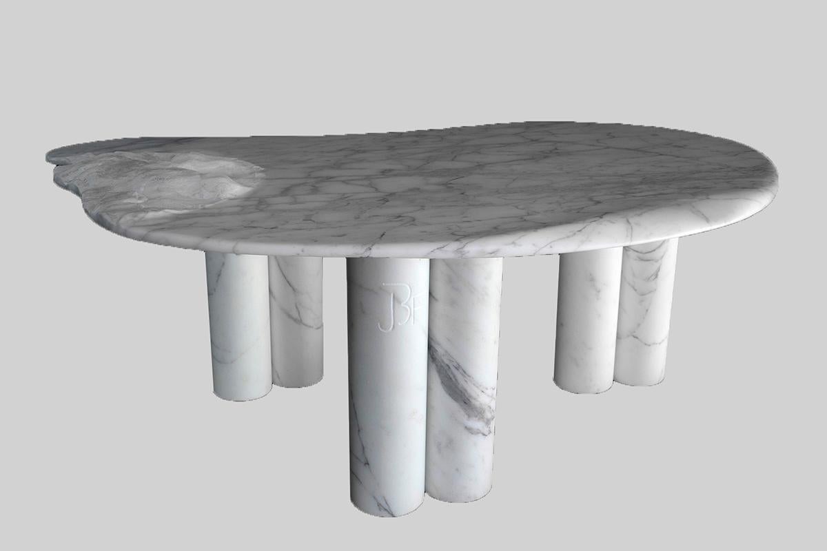 Coffe table in arabescato marble with three cylindrical feet.
Unique piece 
Signed by the artist
Perfect condition.