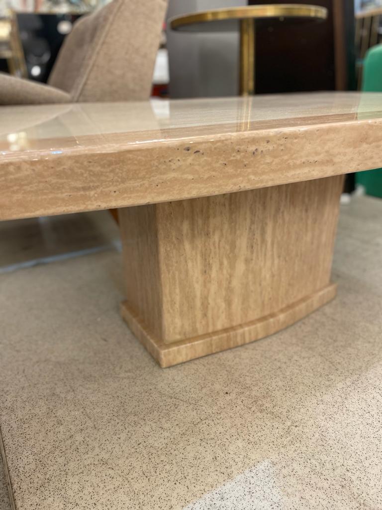 Mid-Century Modern Table basse en travertin, datant d'environ 1970 en vente