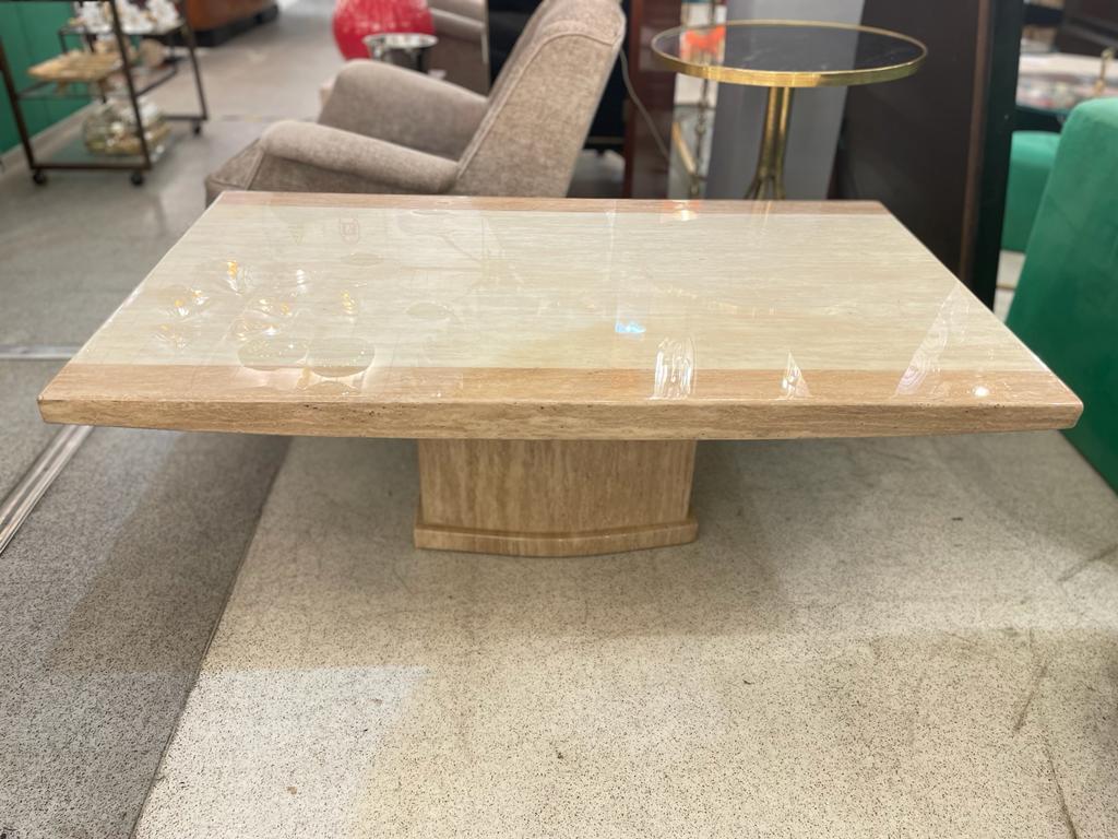 Table basse en travertin, datant d'environ 1970 Bon état - En vente à London, GB