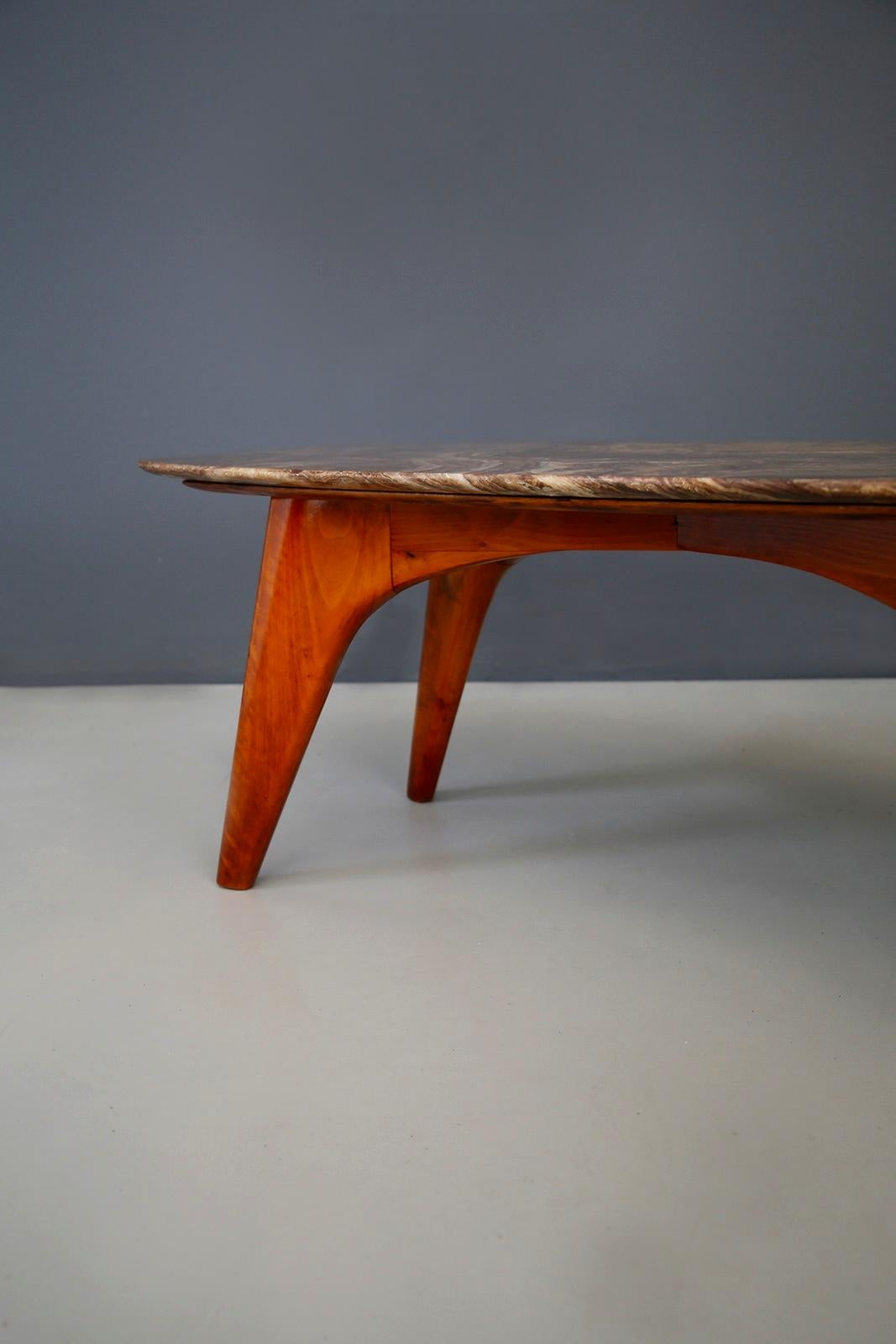 Rare table by Paolo Buffa in lunar marble, in perfect condition. This rare model of table created by the designer Paolo Buffa is made with a marble top and cherrywood structure.
The marble top has a rectangular shape, slightly flared at the