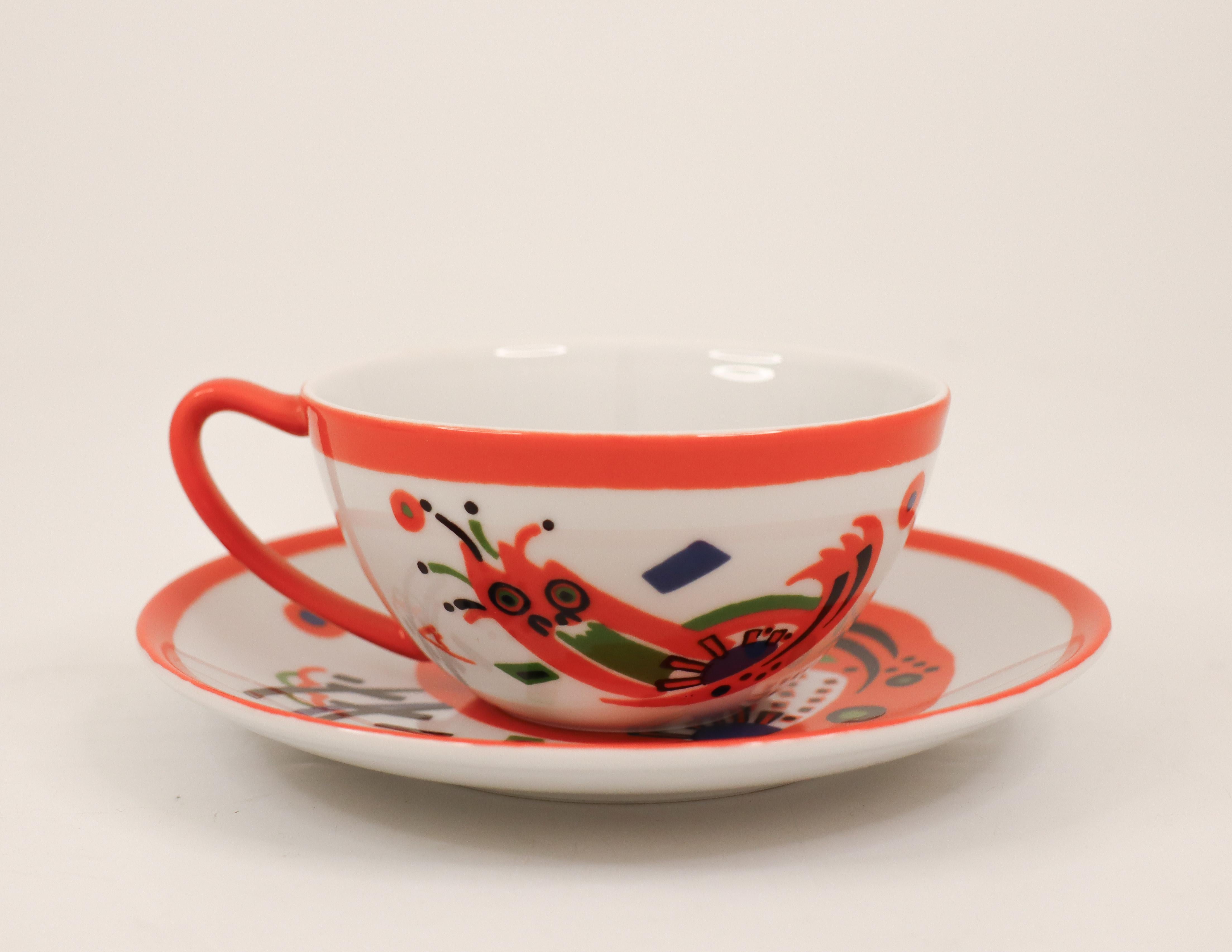 Tasse und Untertasse, entworfen von Wassily Kandinsky, Kandinsky-Design. Die Untertasse hat einen Durchmesser von 15 cm (6