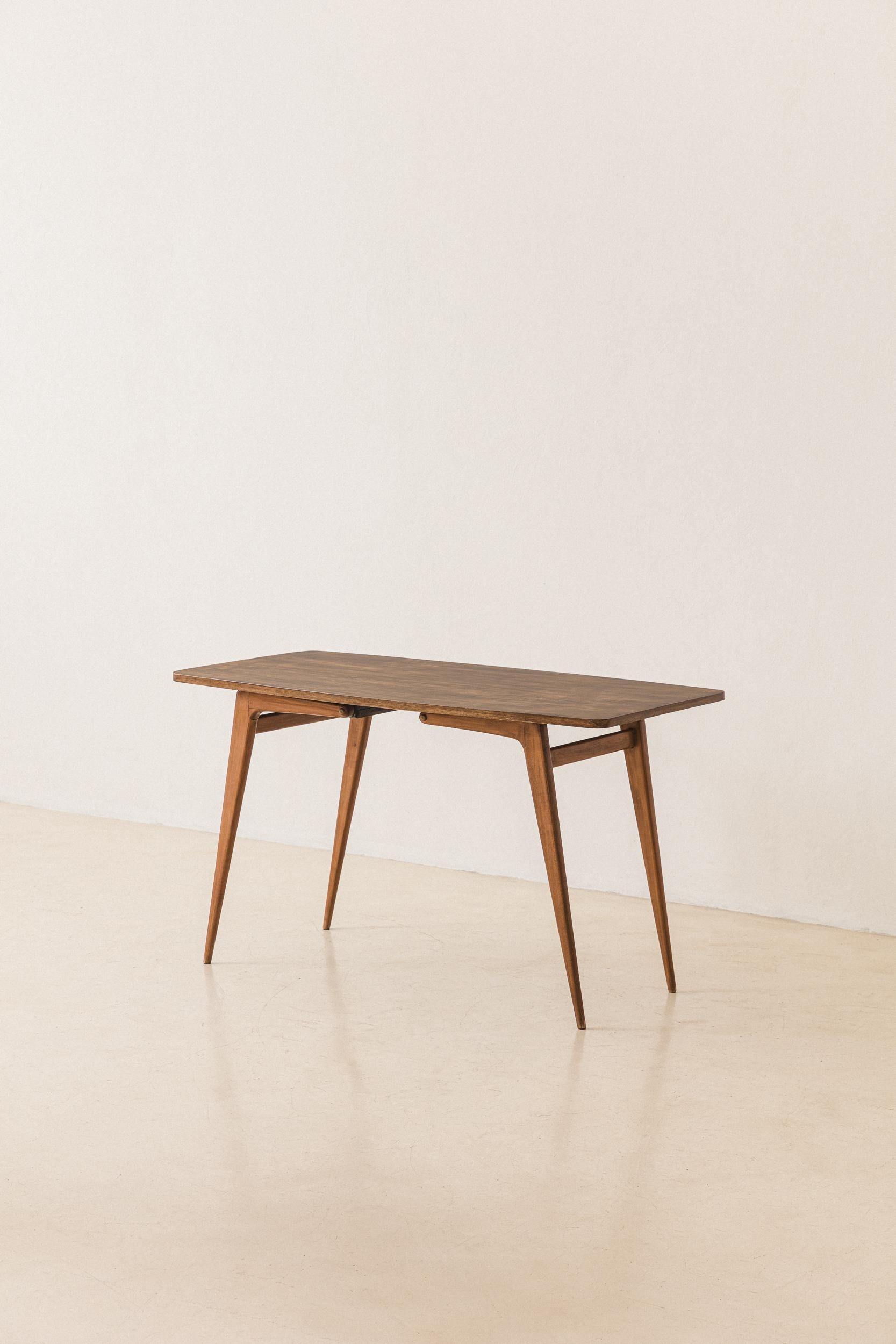 Brésilien Table basse et table de salle à manger en bois de rose, Martin Eisler, milieu du siècle brésilien, années 1950 en vente