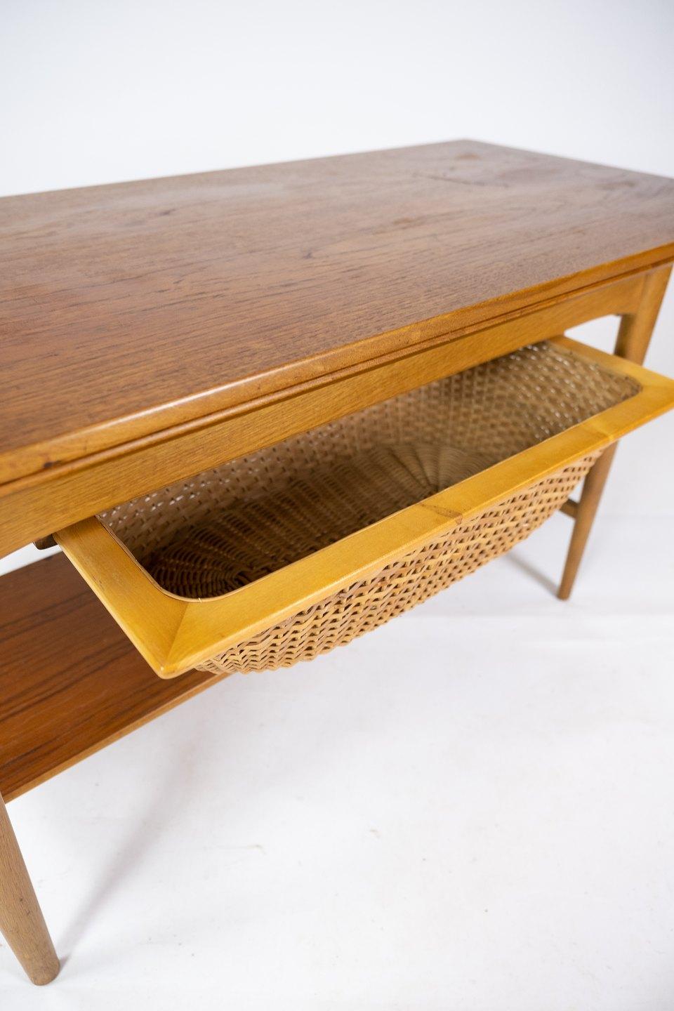 Scandinavian Modern Coffee- and Sewing Table in Oak and Teak of Danish Design from the 1960s