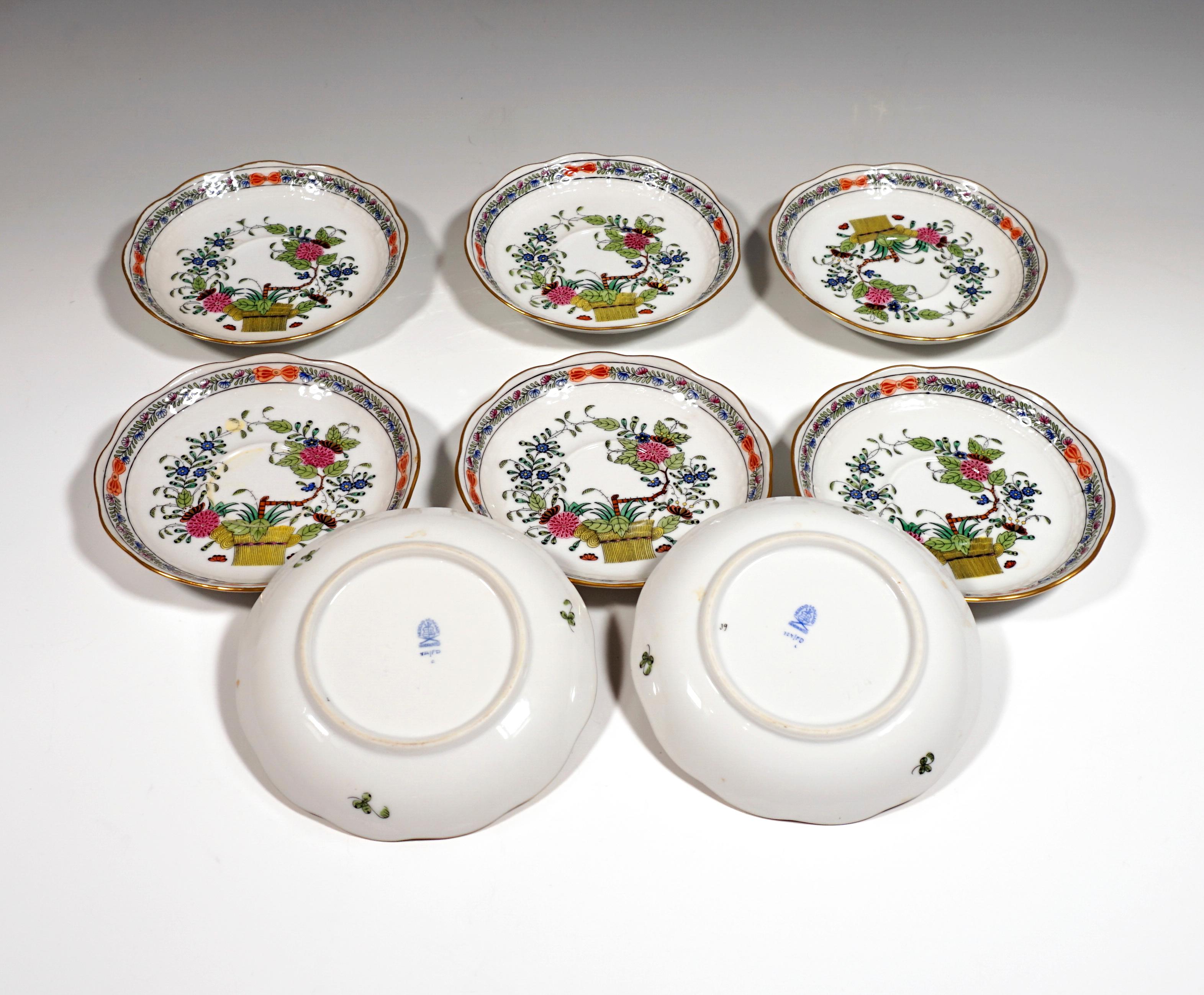 Coffee and Tea Set for 8 Persons 'Fleurs des Indes' Herend Hungary, 20th Century In Good Condition In Vienna, AT