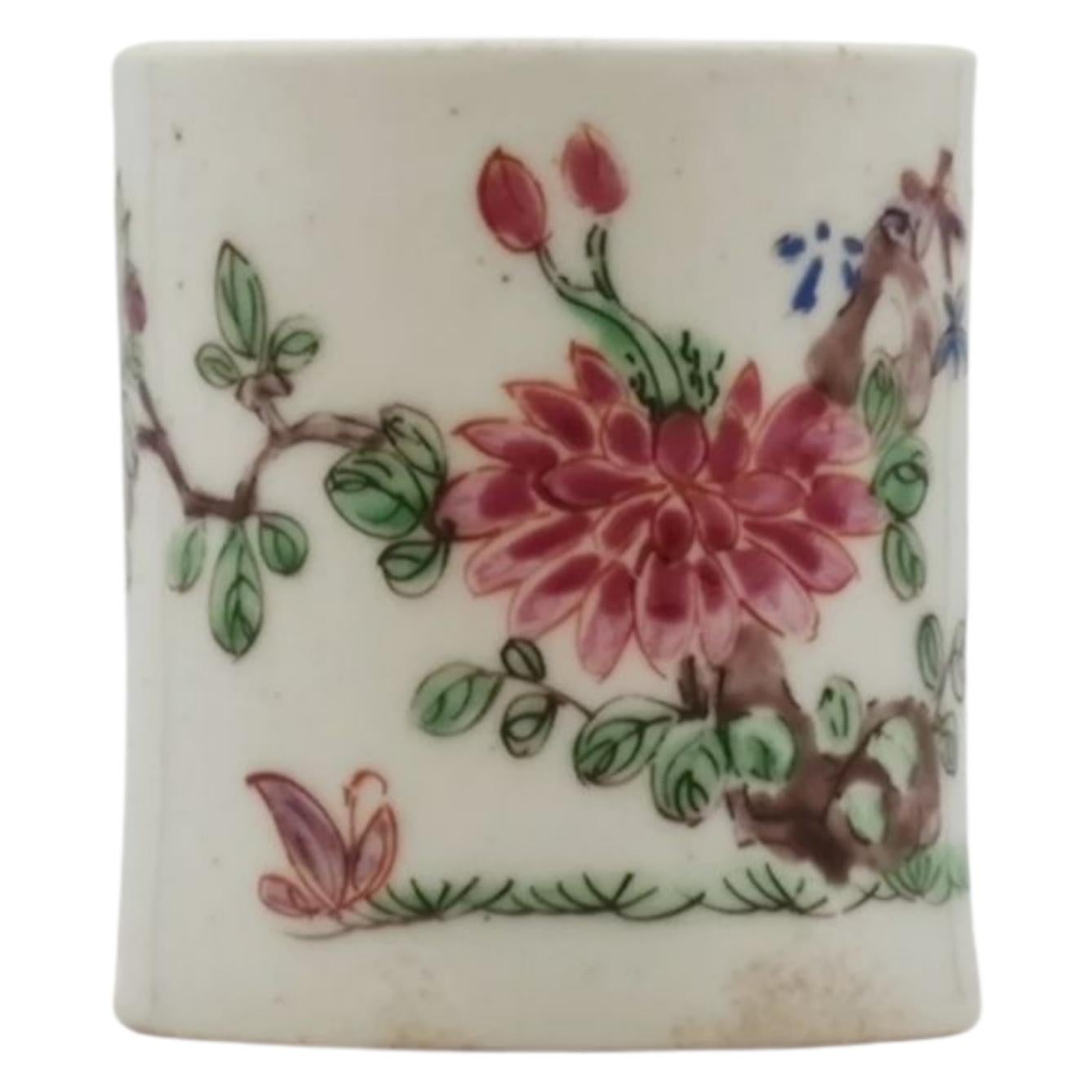 Coffee Can with Famille Rose decoration, Bow Porcelain, circa 1750 For Sale 2