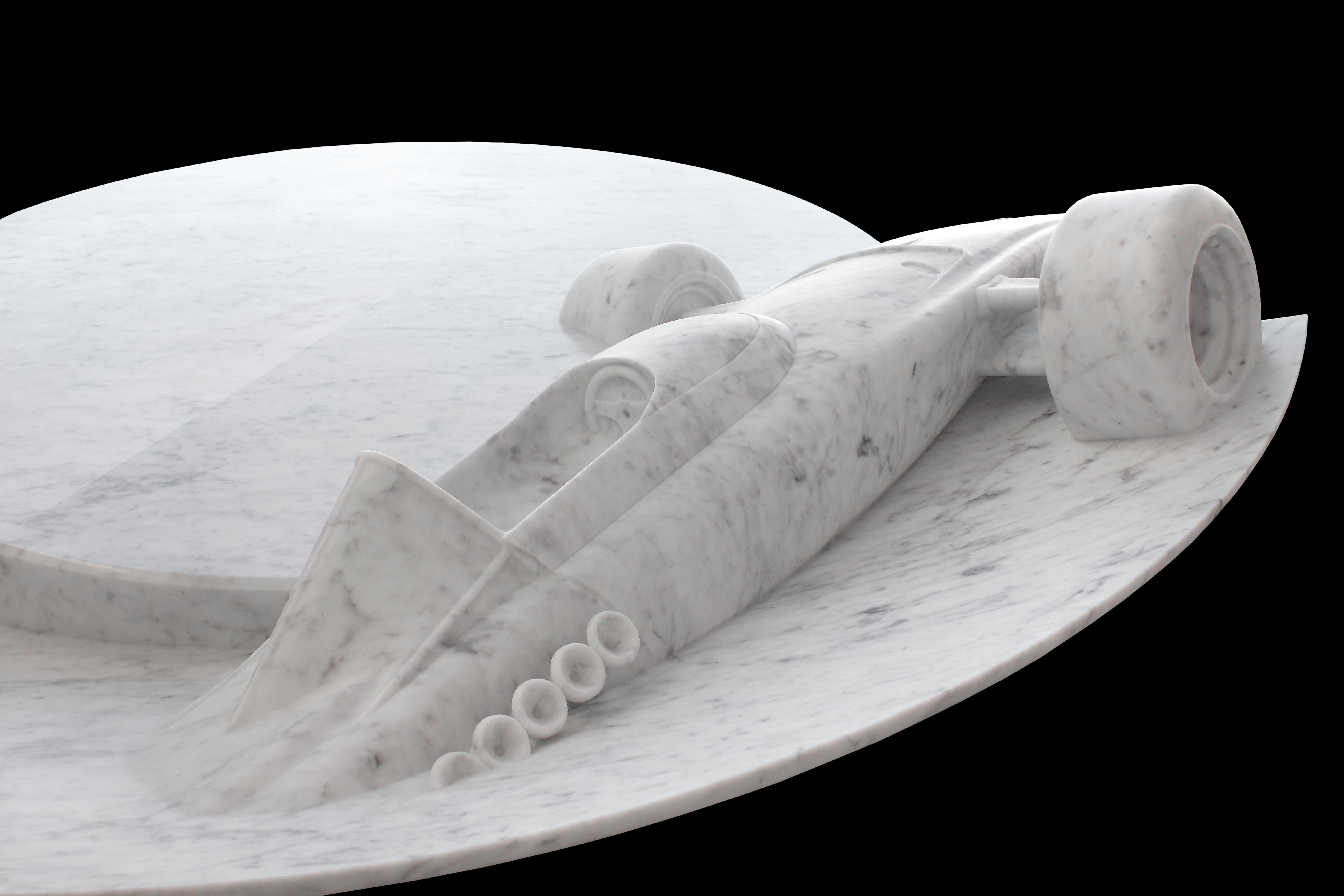 Couchtisch Ferrari Carrara-Marmor drehbare Skulptur Design Italien (21. Jahrhundert und zeitgenössisch) im Angebot