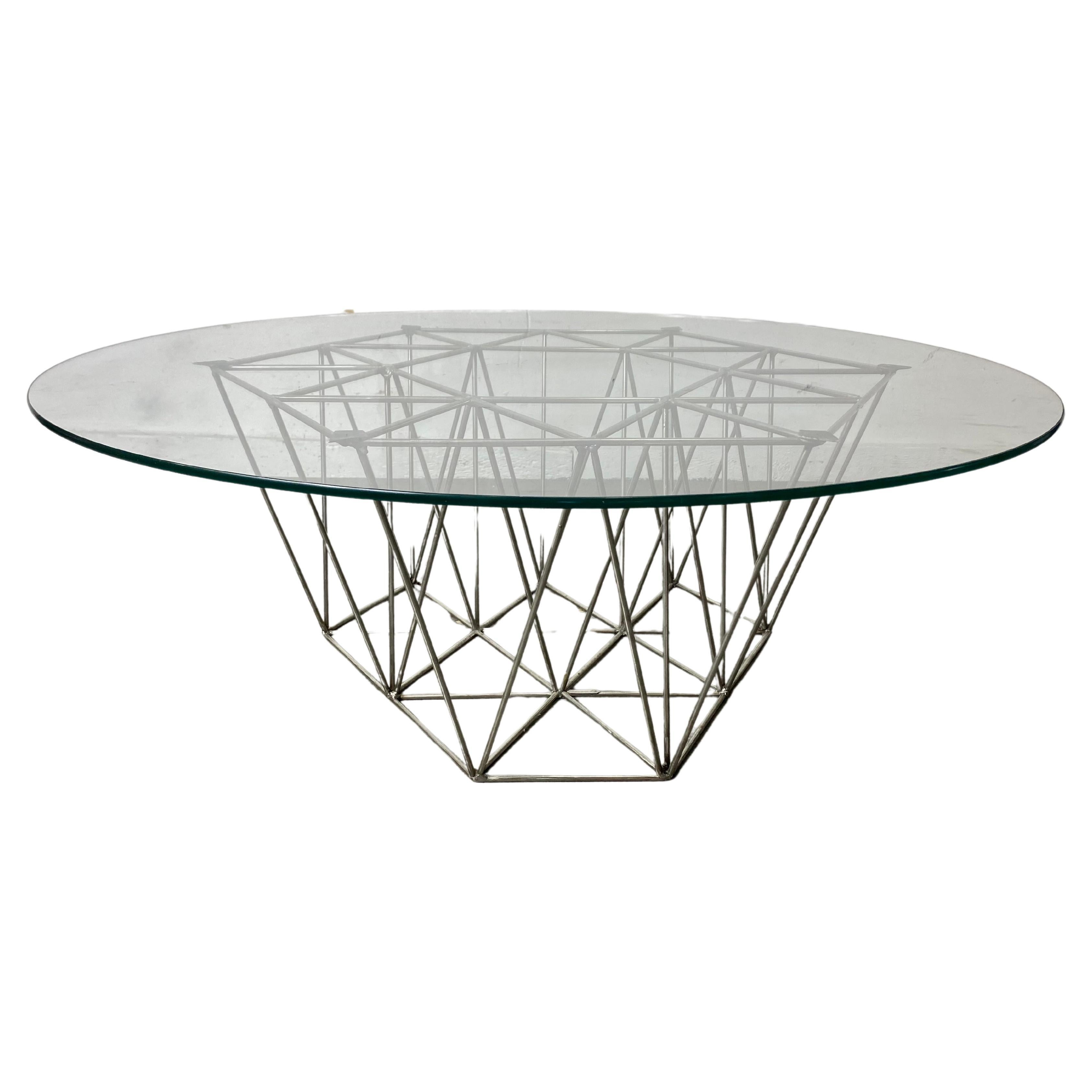 Table basse / table à cocktail, sculpture géométrique en acier soudé et verre de Tresfort