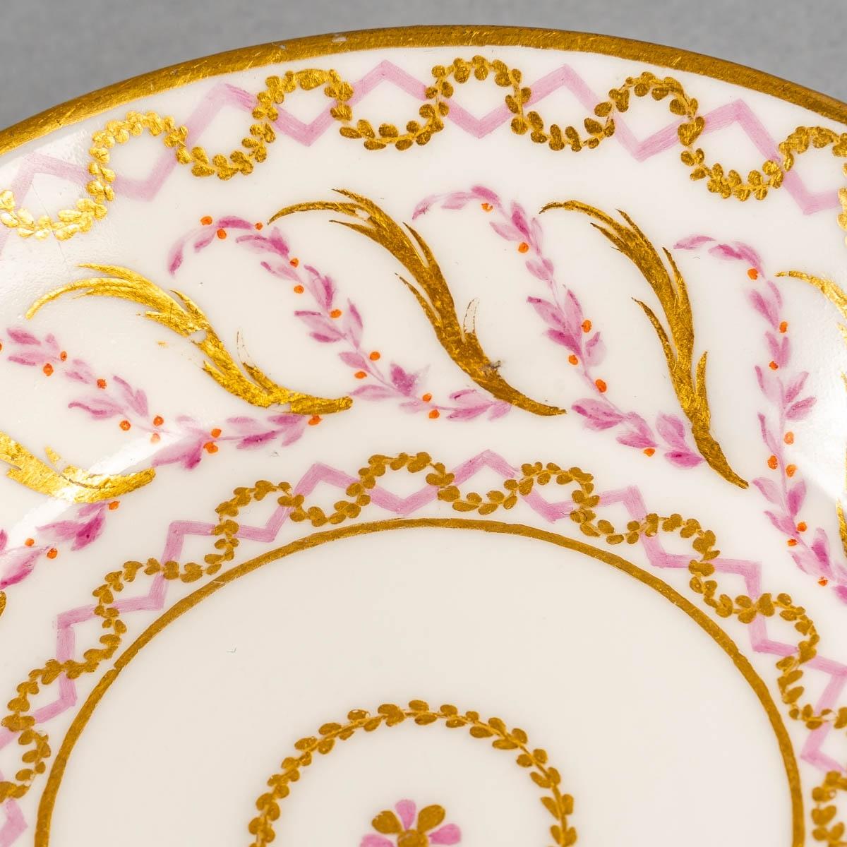 Couchtisch aus Porzellan von Sevres, aus dem XVIII. Jahrhundert (Französisch) im Angebot