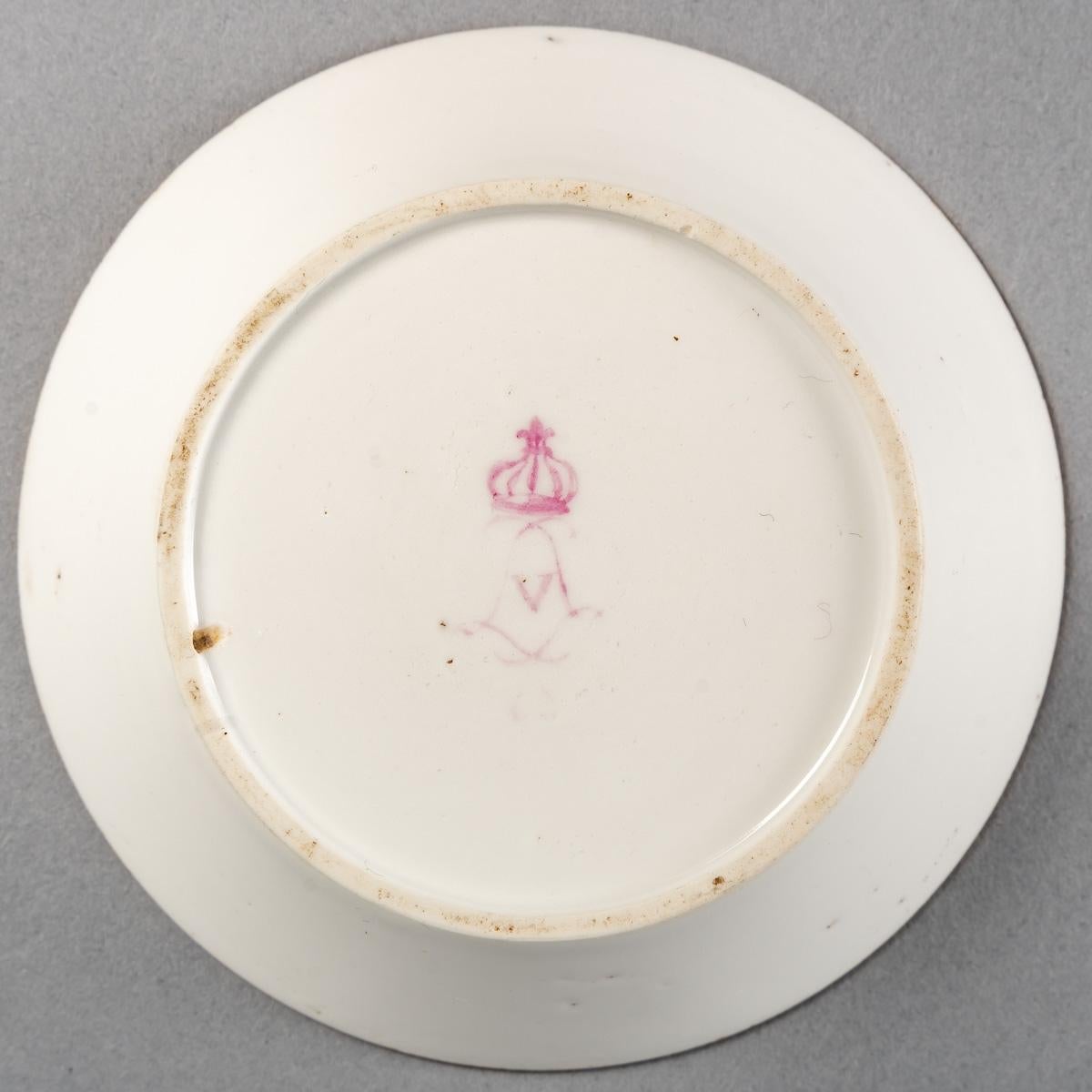 Coffee Cup in Porcelain of Sevres, from the 18th Century In Good Condition For Sale In Saint-Ouen, FR