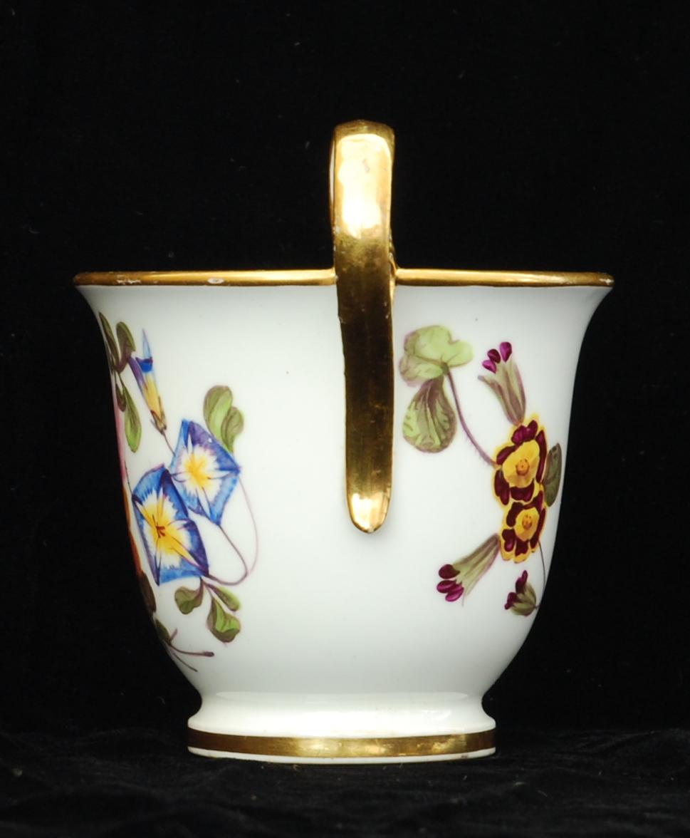 Début du XIXe siècle Tasse à café et soucoupe en porcelaine de Nantgarw, datant d'environ 1815 en vente