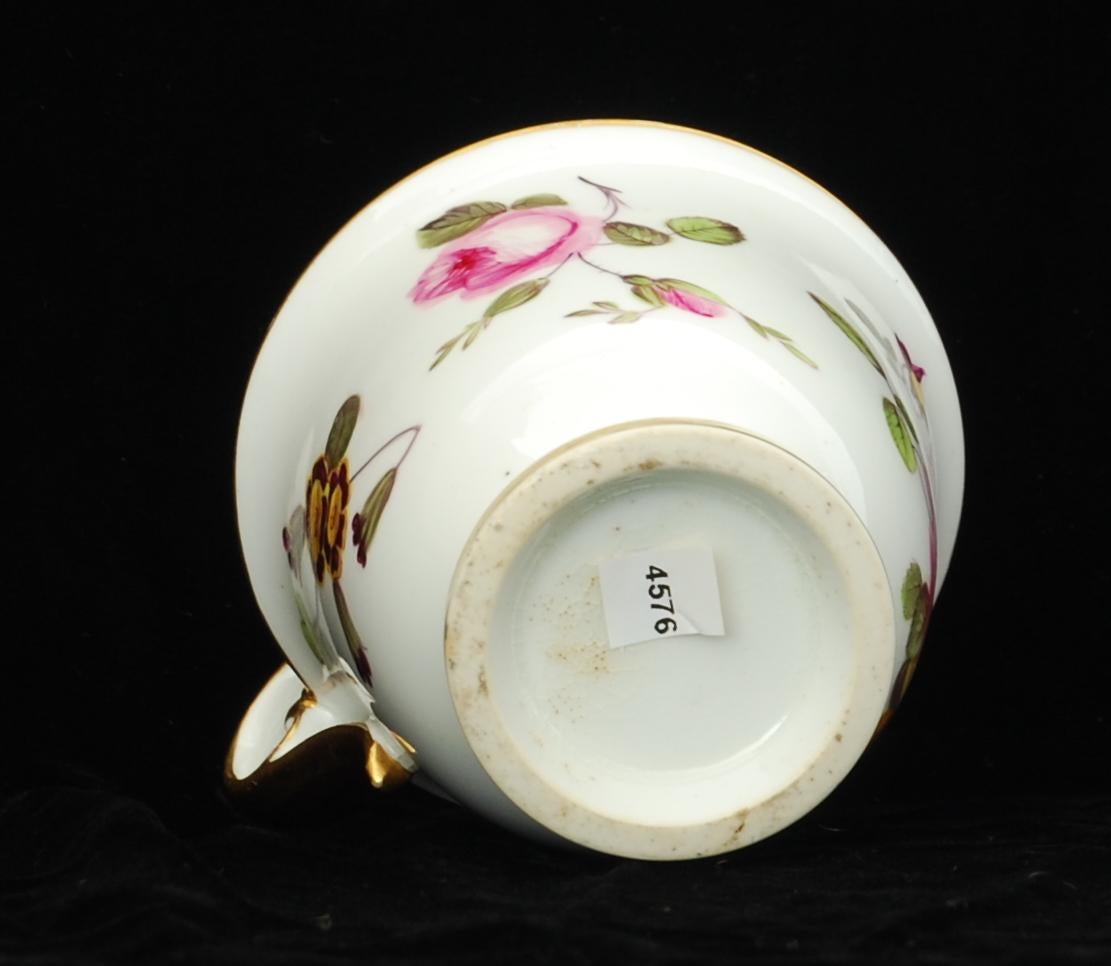 Tasse à café et soucoupe en porcelaine de Nantgarw, datant d'environ 1815 en vente 1