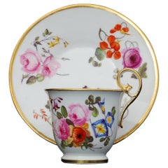 Taza de café y platillo de porcelana de Nantgarw, hacia 1815