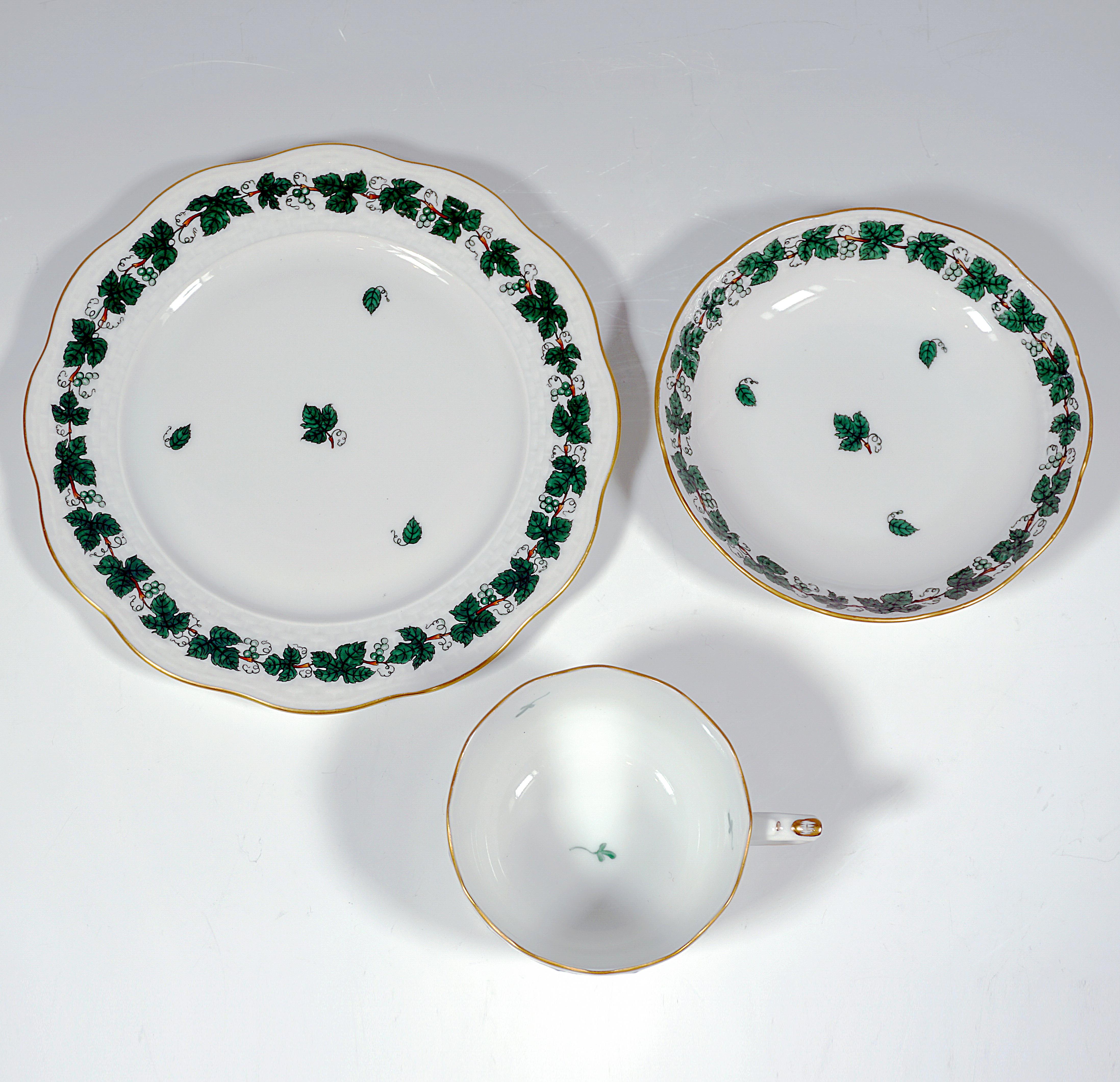 Coffee & Dessert Set for 12 Persons, 'Wineleaves', Herend Hungary, circa 1935 In Good Condition In Vienna, AT