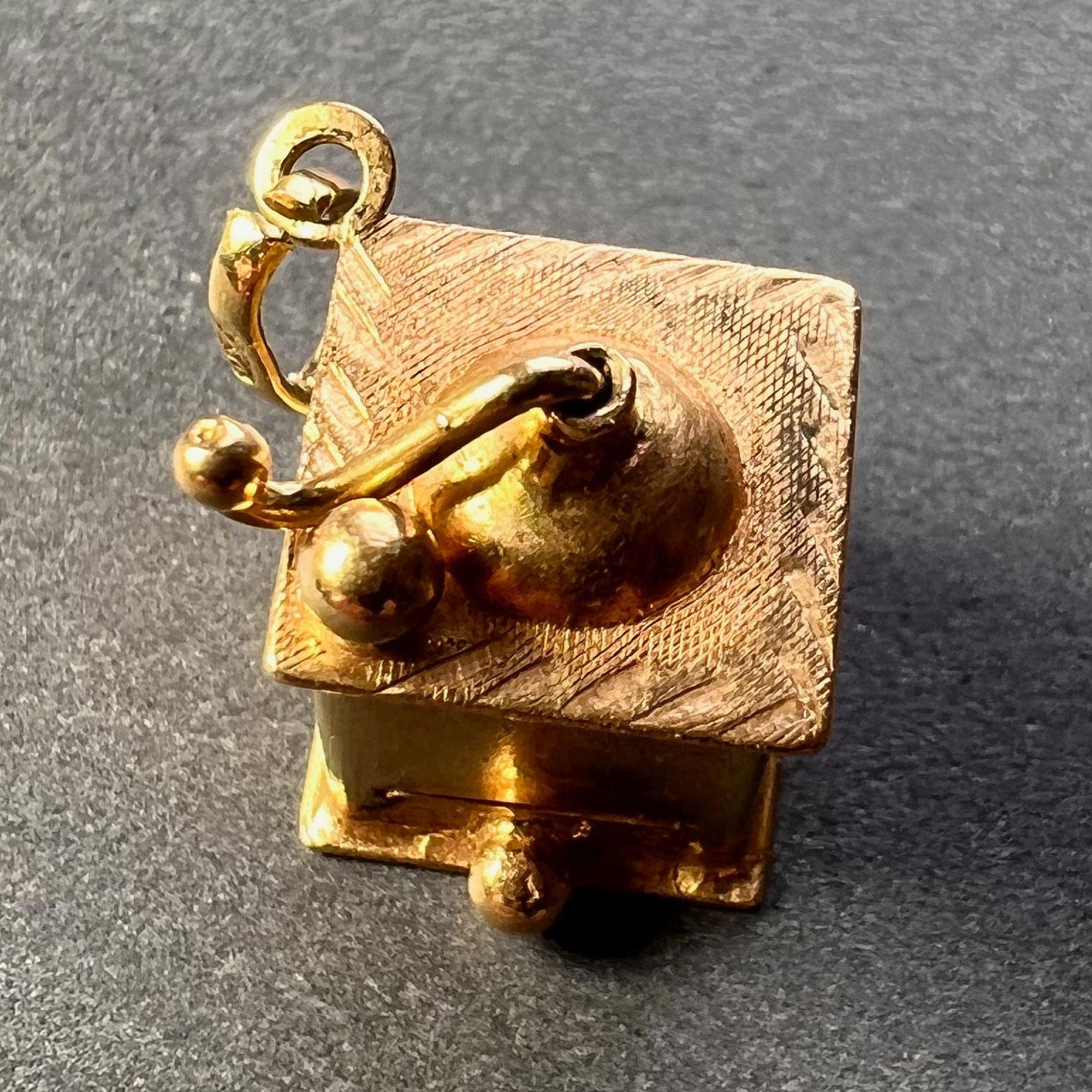 An 18 karat (18K) yellow gold charm pendant designed as a coffee grinder. Stamped 750 for 18 karat gold and 13AR for Italian manufacture to the bail.
 
Dimensions: 1.2 x 1.1 x 1 cm (not including jump ring)
Weight: 3.42 grams
