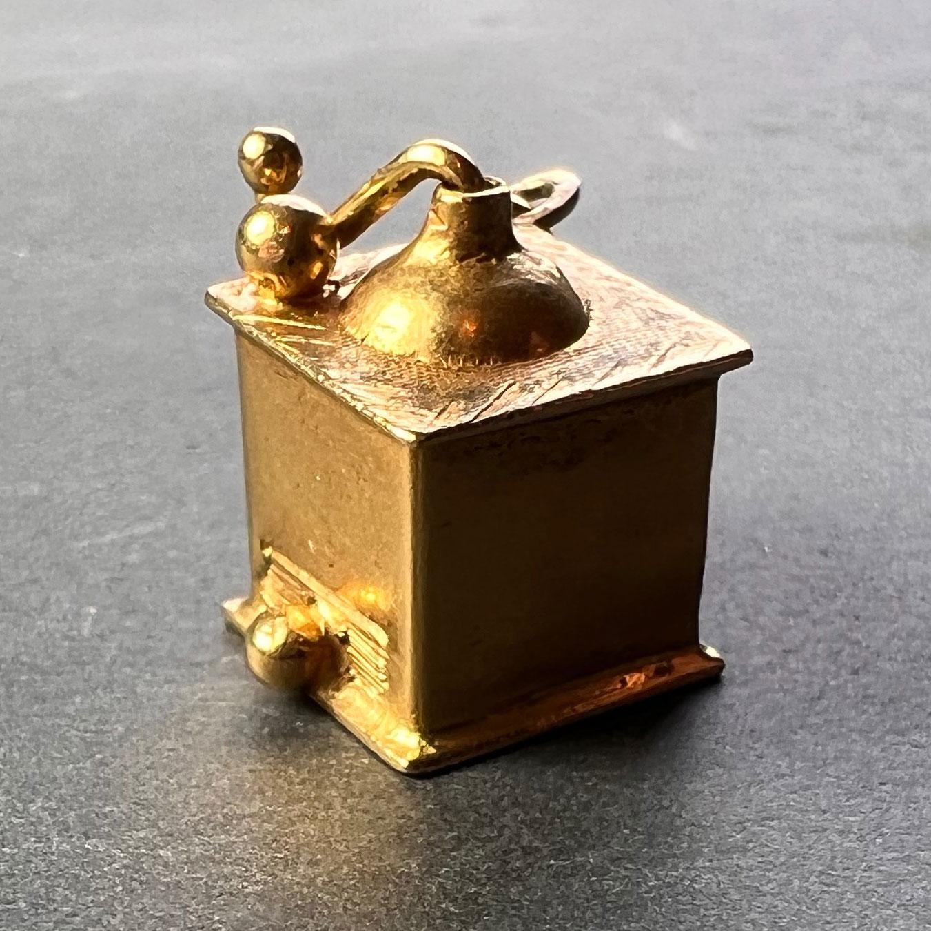Coffee Grinder 18K Yellow Gold Charm Pendant In Good Condition In London, GB