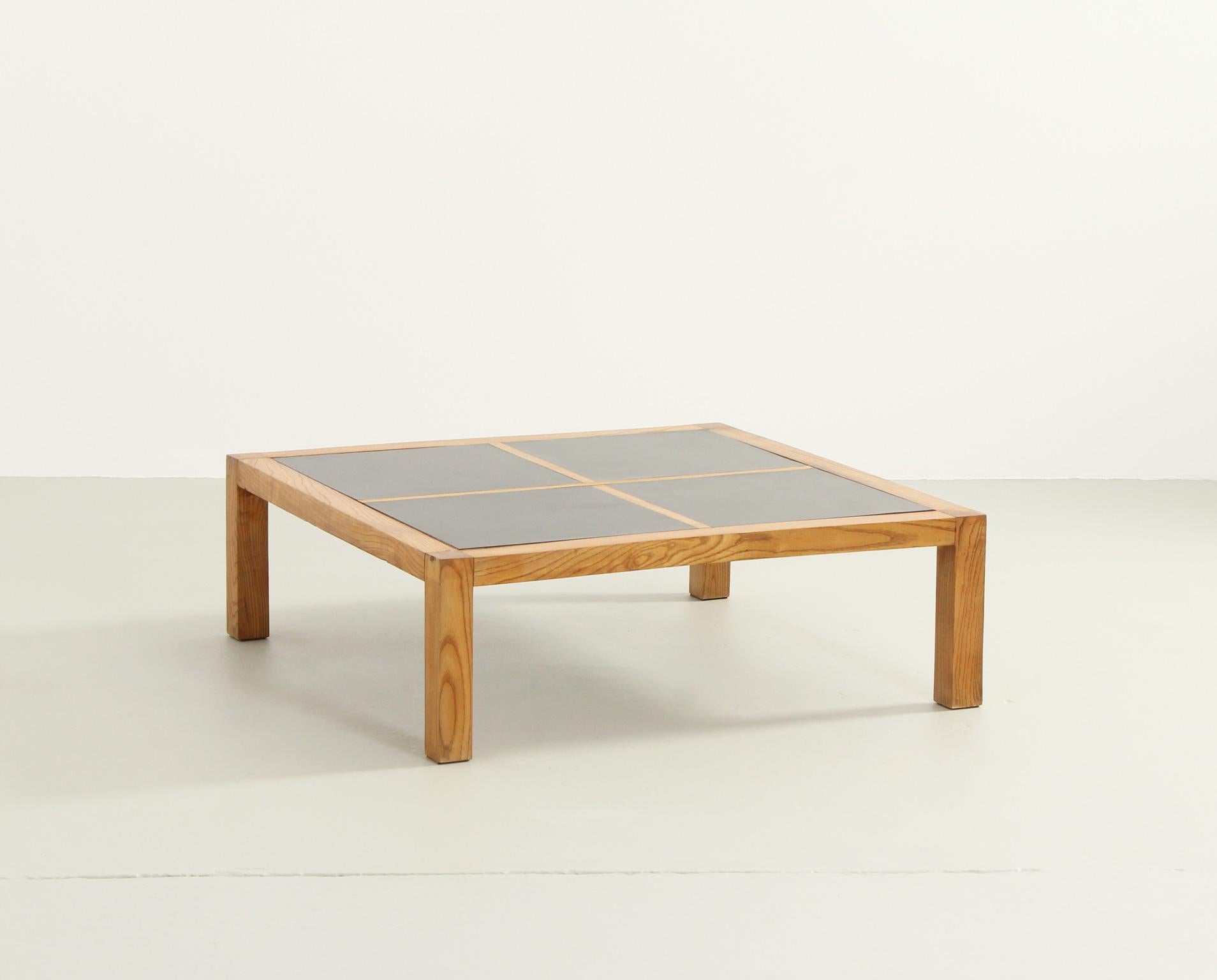 Coffee or Center Table in Pine Wood and Laminate, France, 1970's For Sale 4