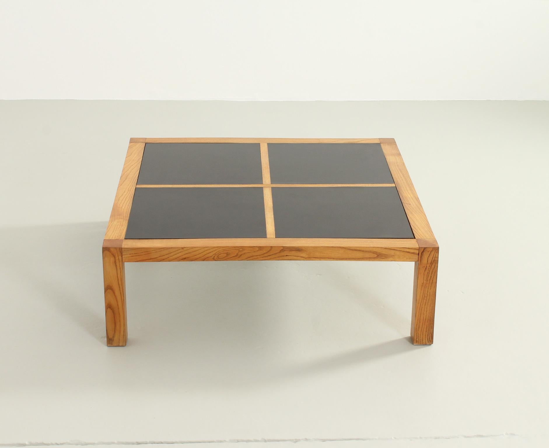 Mid-Century Modern Coffee or Center Table in Pine Wood and Laminate, France, 1970's For Sale