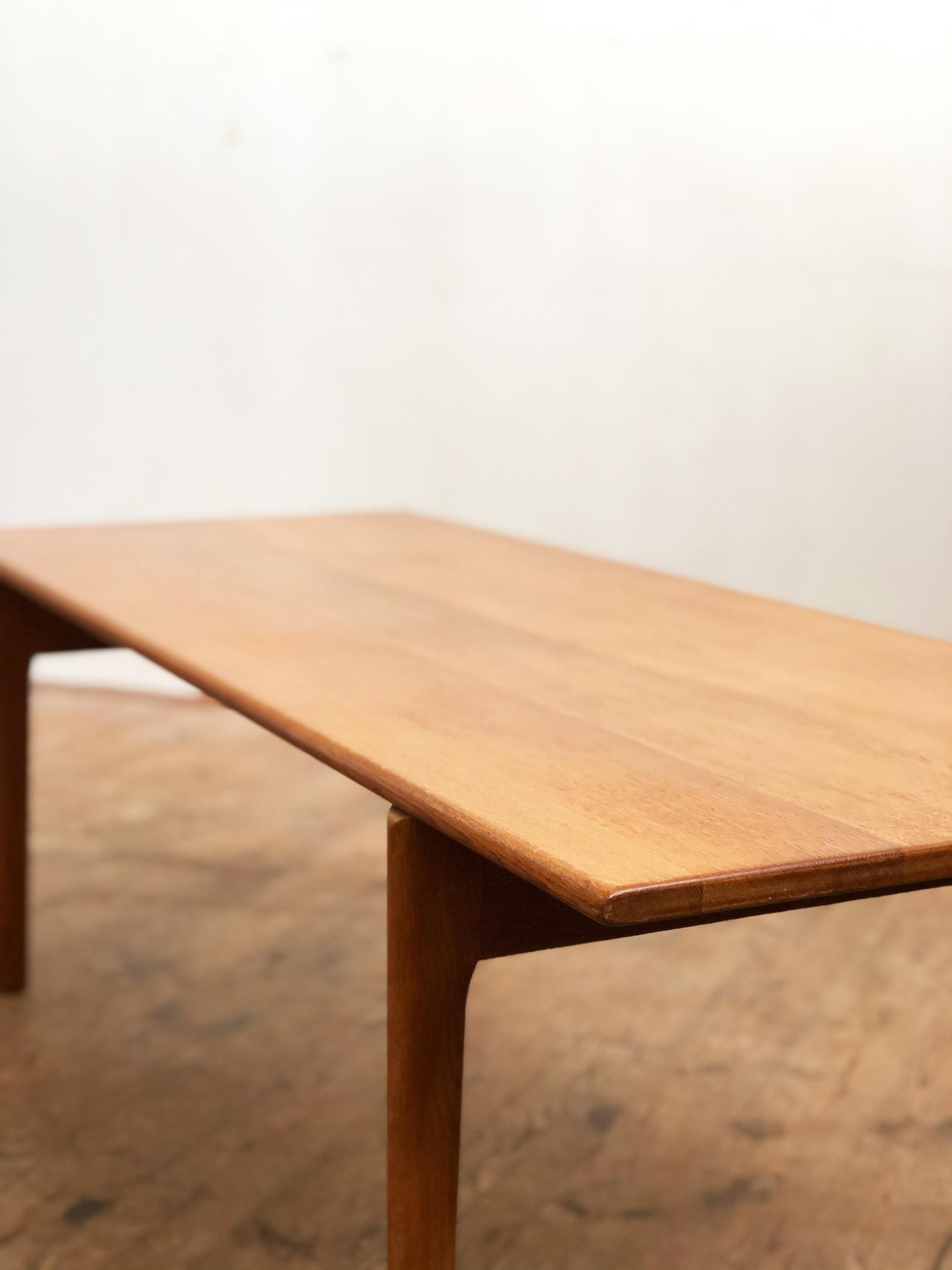 Mid-20th Century Coffee or Sofa Table by Hans Wegner, Modell AT-15 by Andreas Tuck