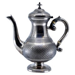 Coffee pot in perforated silver, floral checkered motifs
hinged lid w/ knob