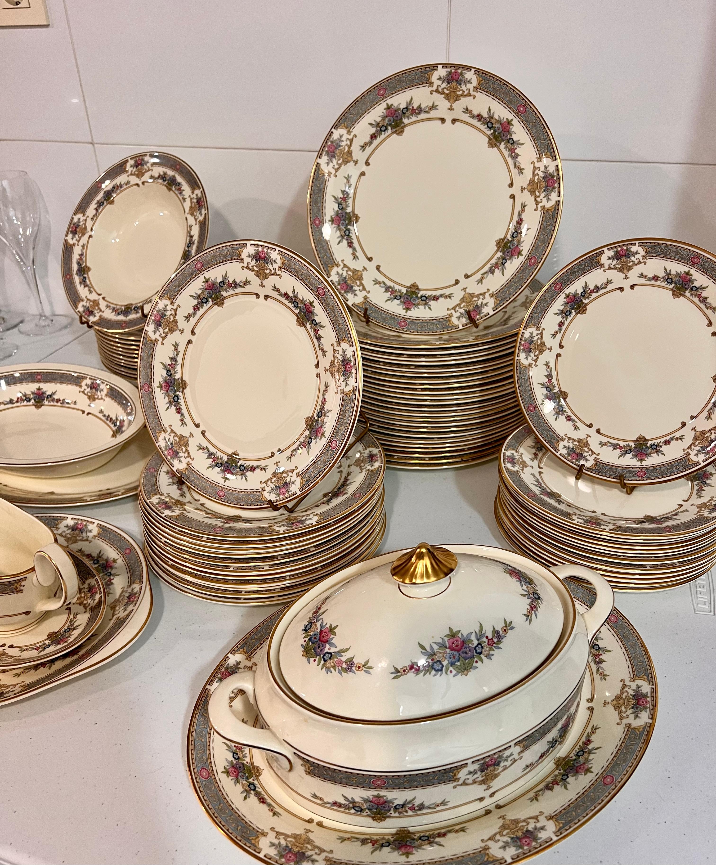 Dipinto a mano Caffettiera e coperchio di ricambio Minton Persian Rose di Royal Doulton in vendita