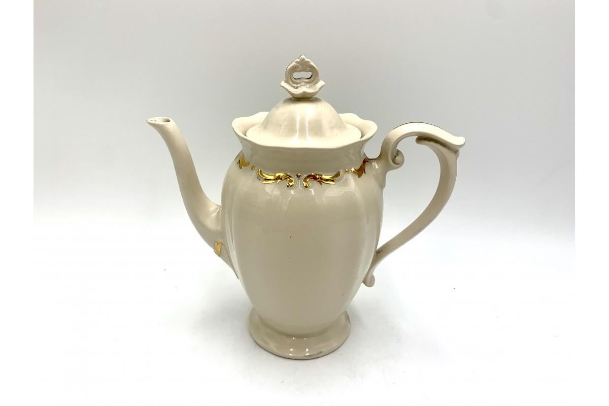 Porcelain coffee set in cream color with decorative gilding.

Manufactured by the factory in Tulowice in the 1960s.

Very good condition - only the sugar bowl has the damage shown in the photo.

The set includes a jug with a lid, a sugar bowl