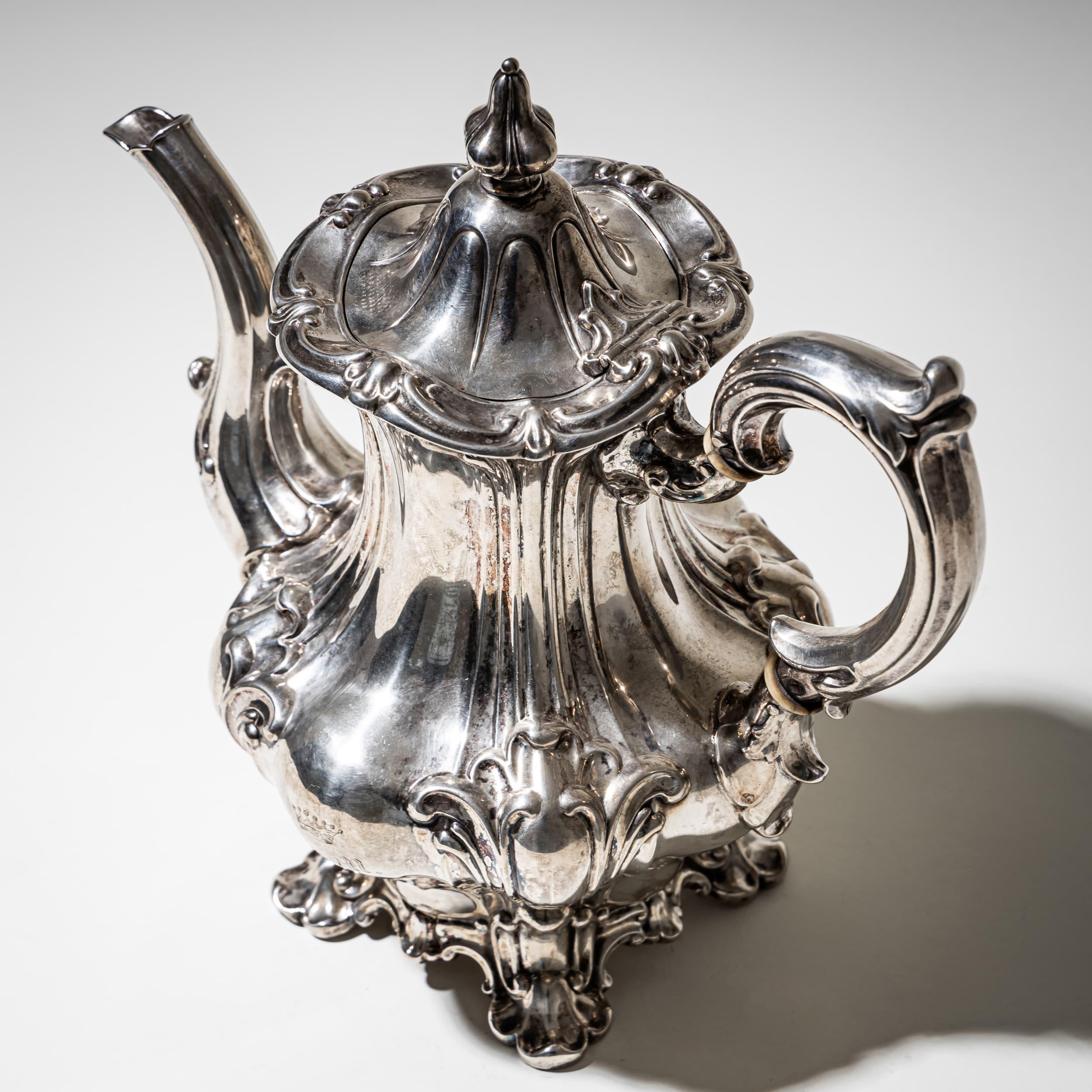 Kaffeeservice aus dem Nachlass von Anna von Maunitz (Silber) im Angebot