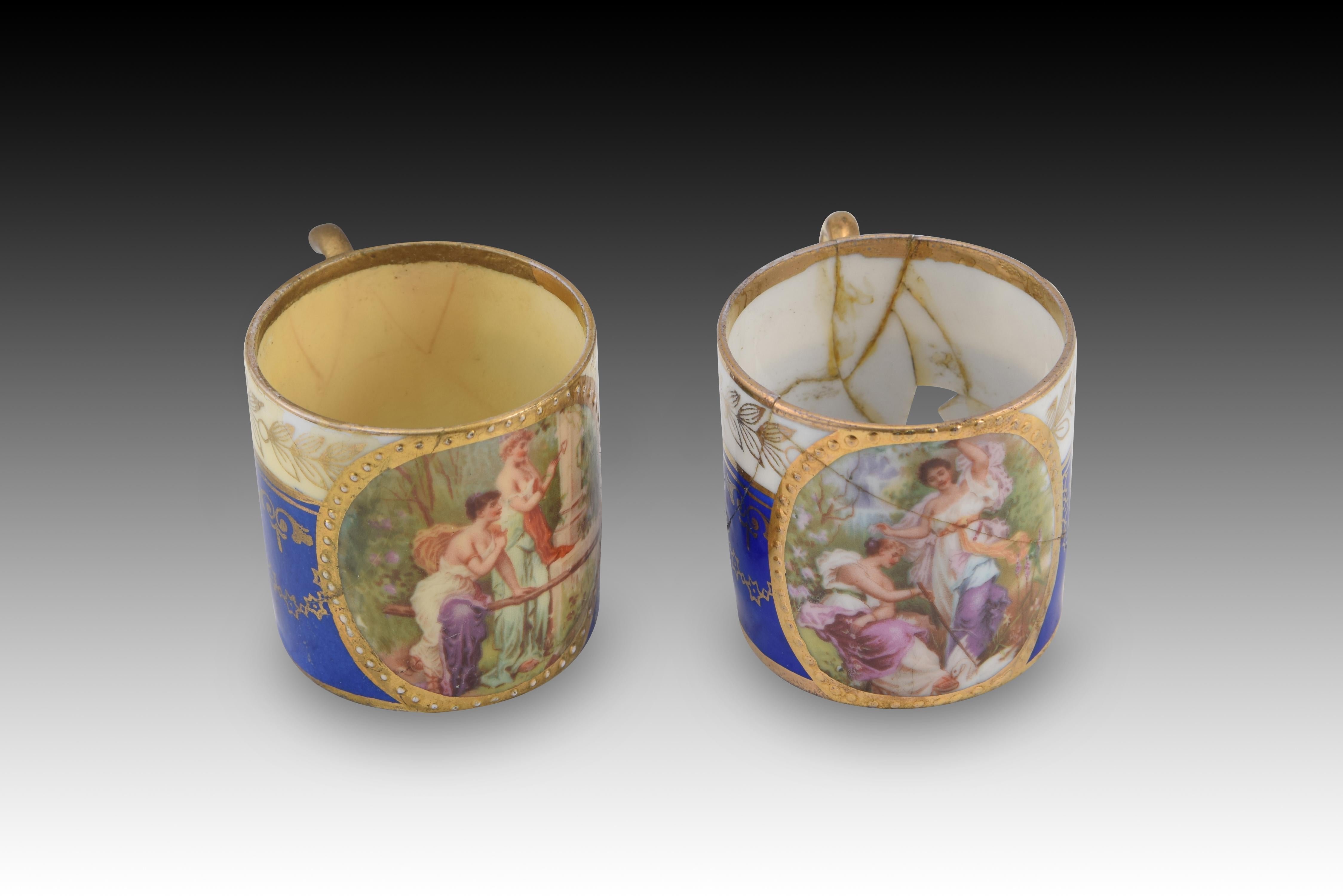 Coffee set. Glazed porcelain. Royal Vienna, Austria, early 20th century.  For Sale 6