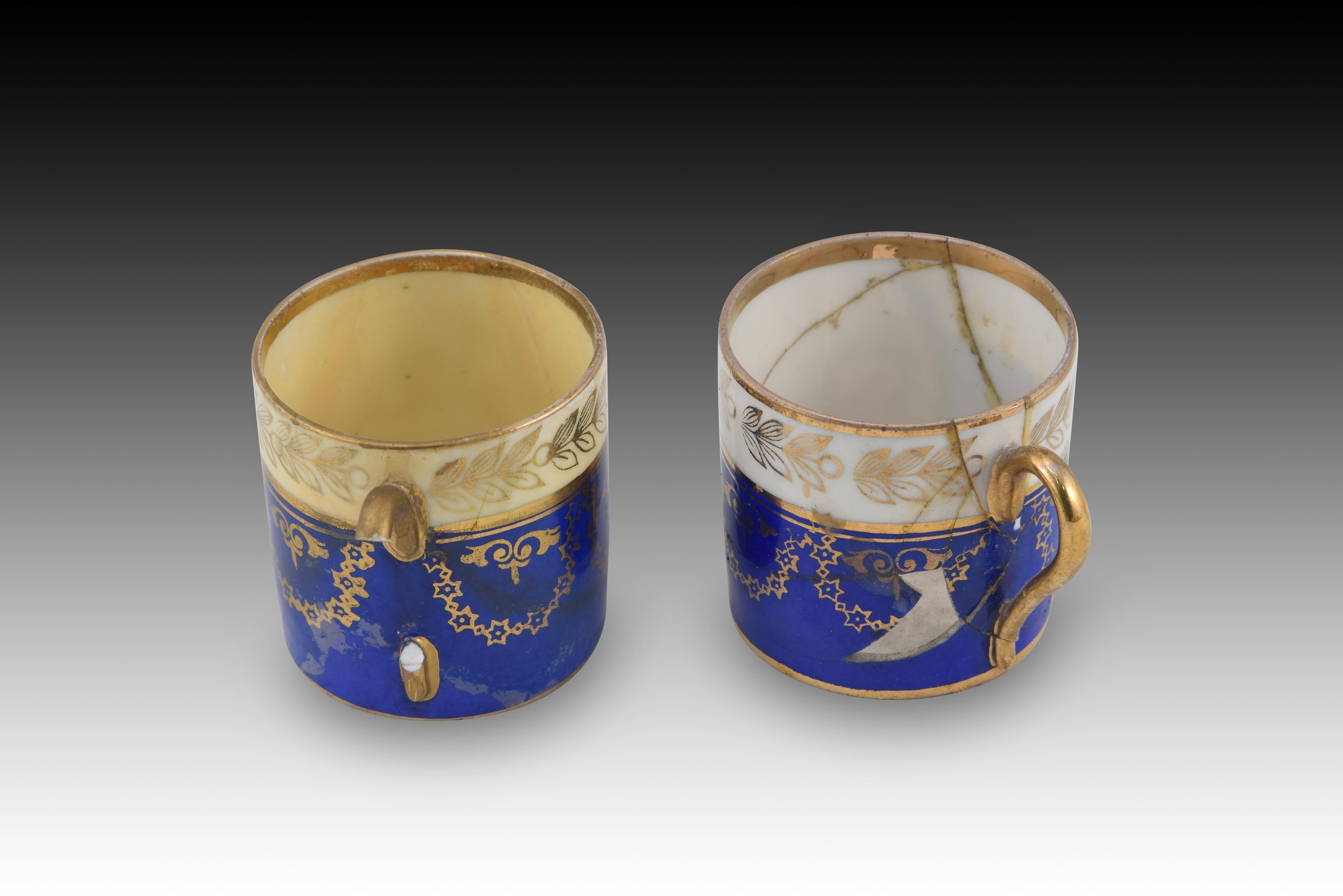 Coffee set. Glazed porcelain. Royal Vienna, Austria, early 20th century.  For Sale 7
