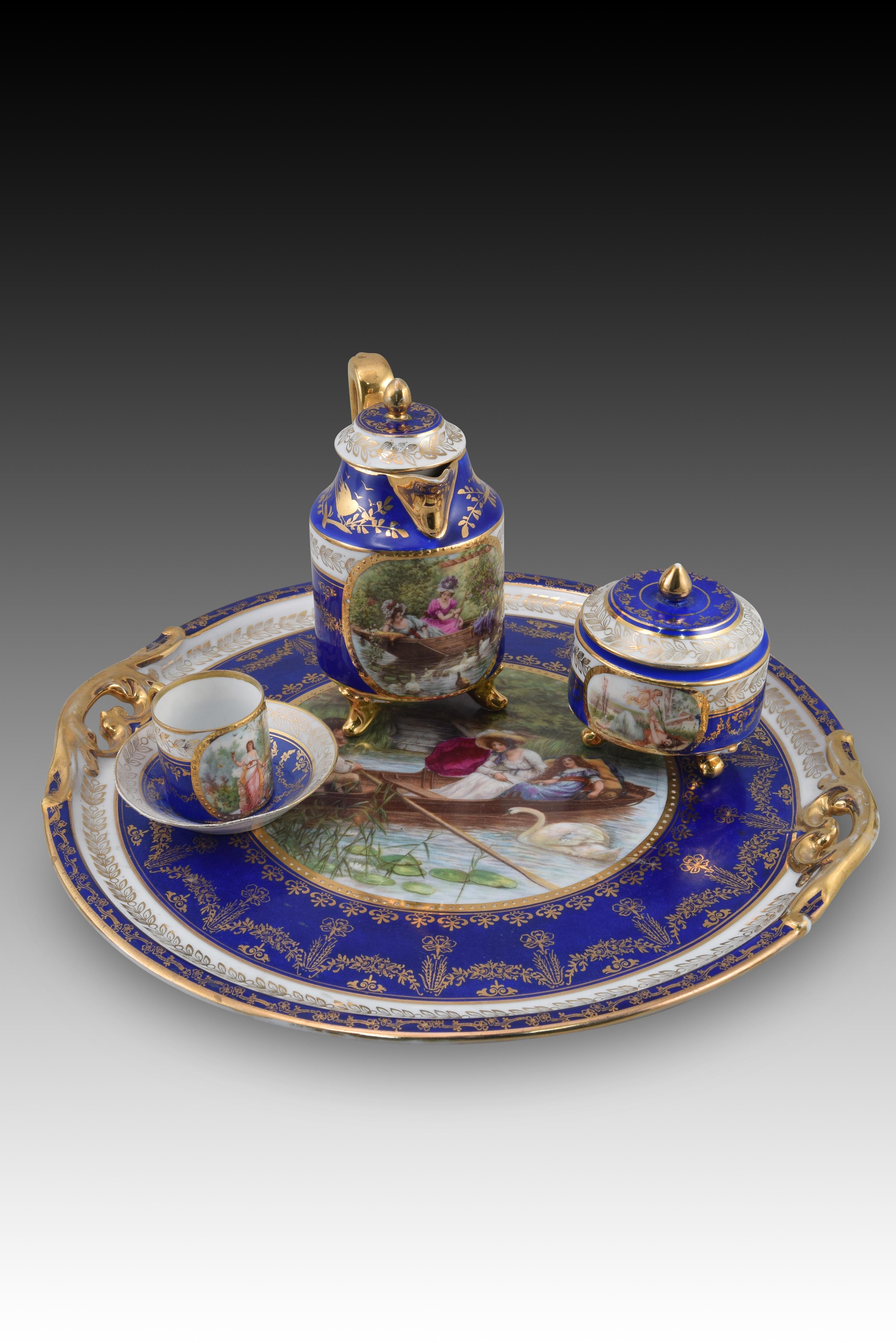 Coffee set. Glazed porcelain. Royal Vienna, Austria, early 20th century.  For Sale 8