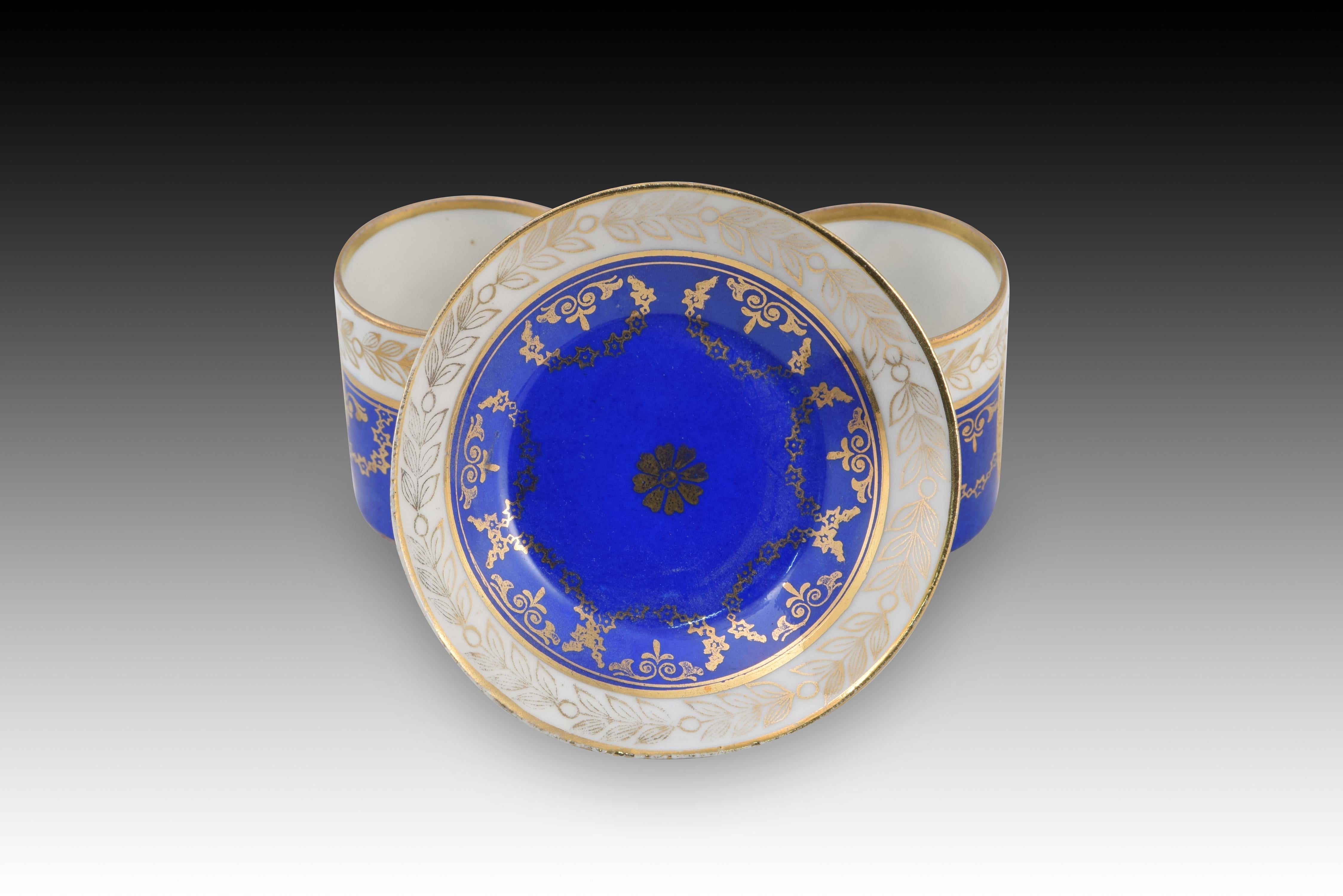 Service à café. Porcelaine émaillée. Vienne royale, Autriche, début du XXe siècle. en vente 12