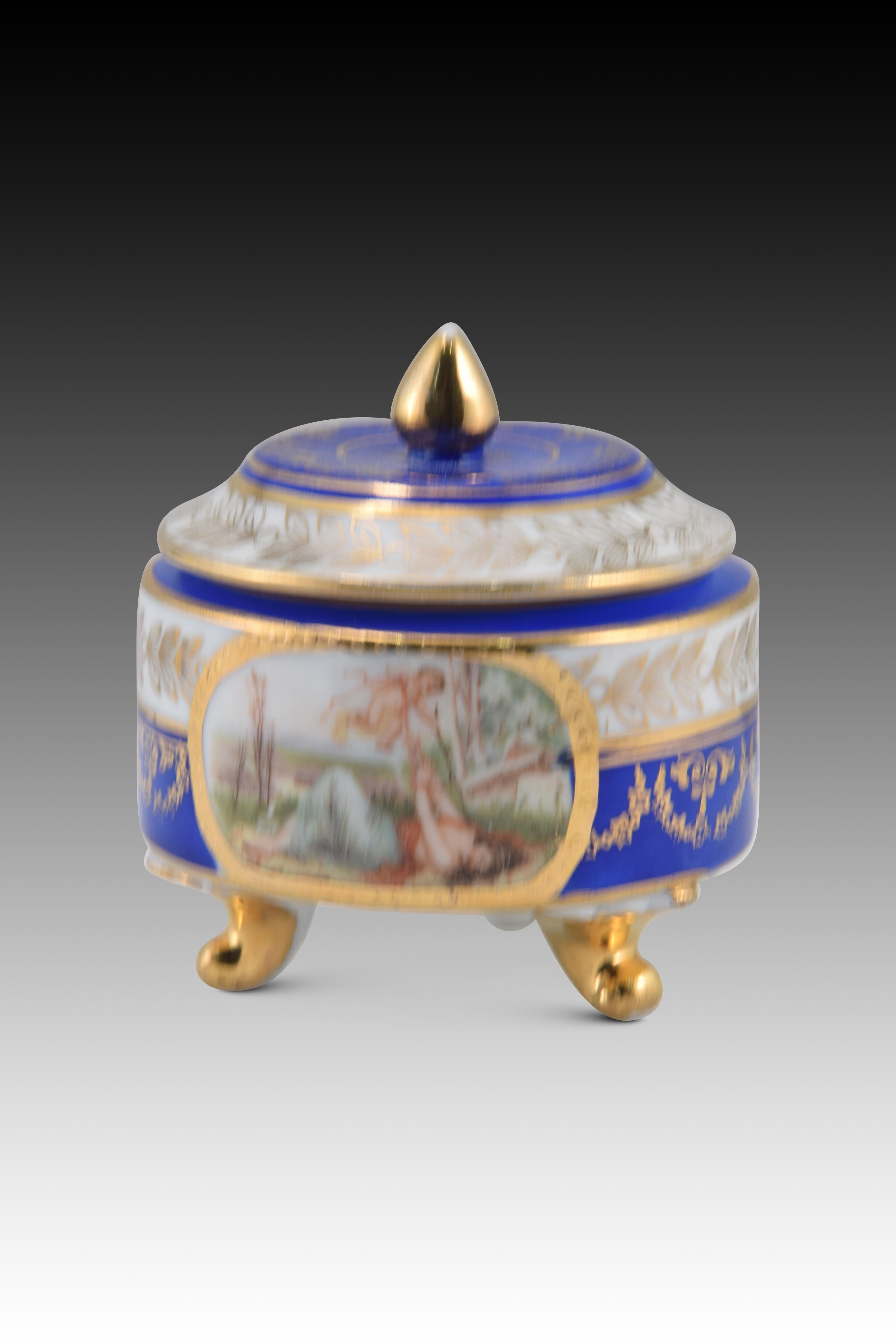 Porcelain Coffee set. Glazed porcelain. Royal Vienna, Austria, early 20th century.  For Sale