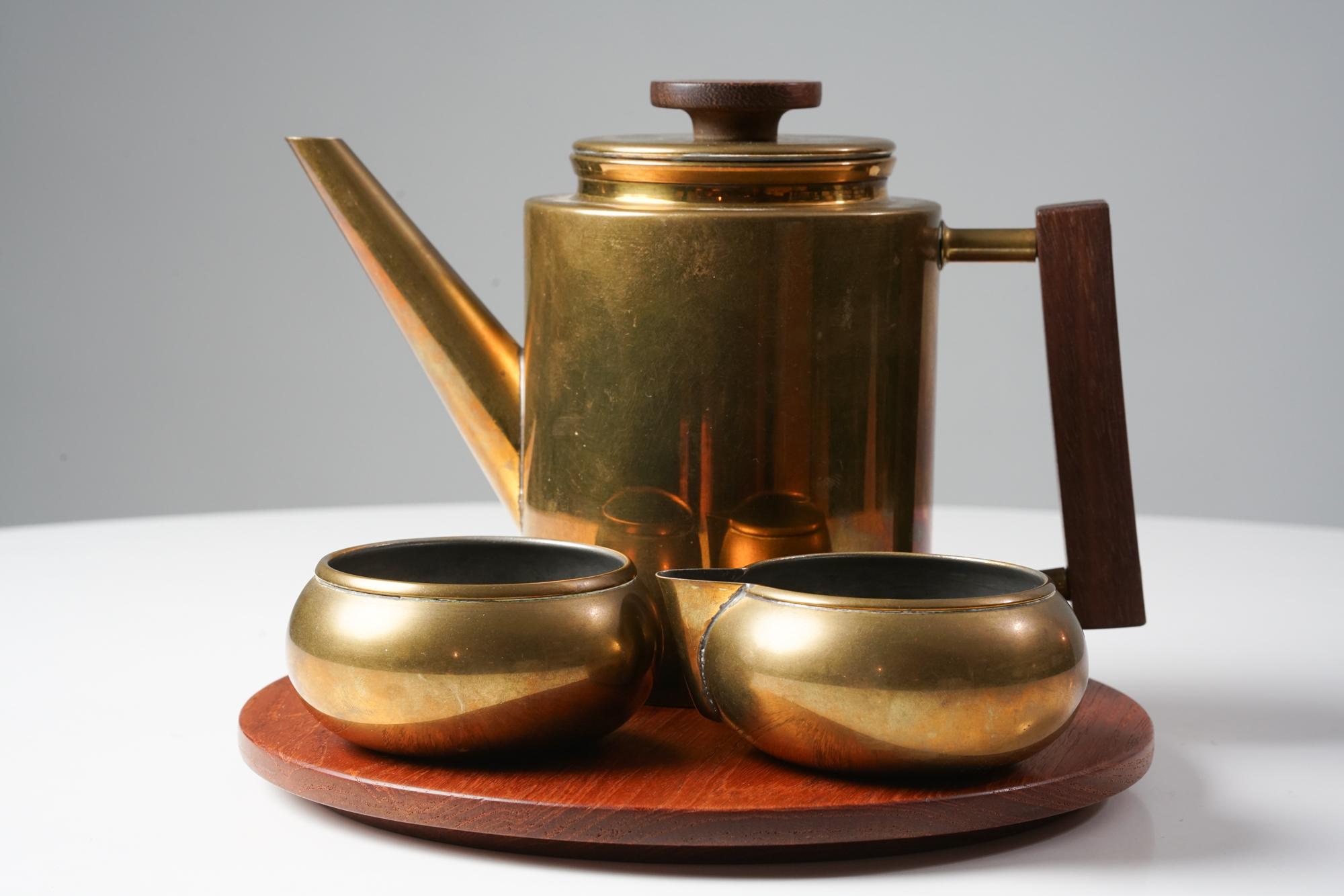 Coffee set designed by Maija Heikinheimo for Artek, 1960s. Brass and teak. The set included a coffee pot, cream pitcher, sugar container and a teak serving tray. Marked. Good vintage condition, minor patina and wear consistent with age and use.