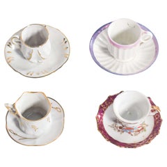 Ensemble de quatre tasses et soucoupes différentes