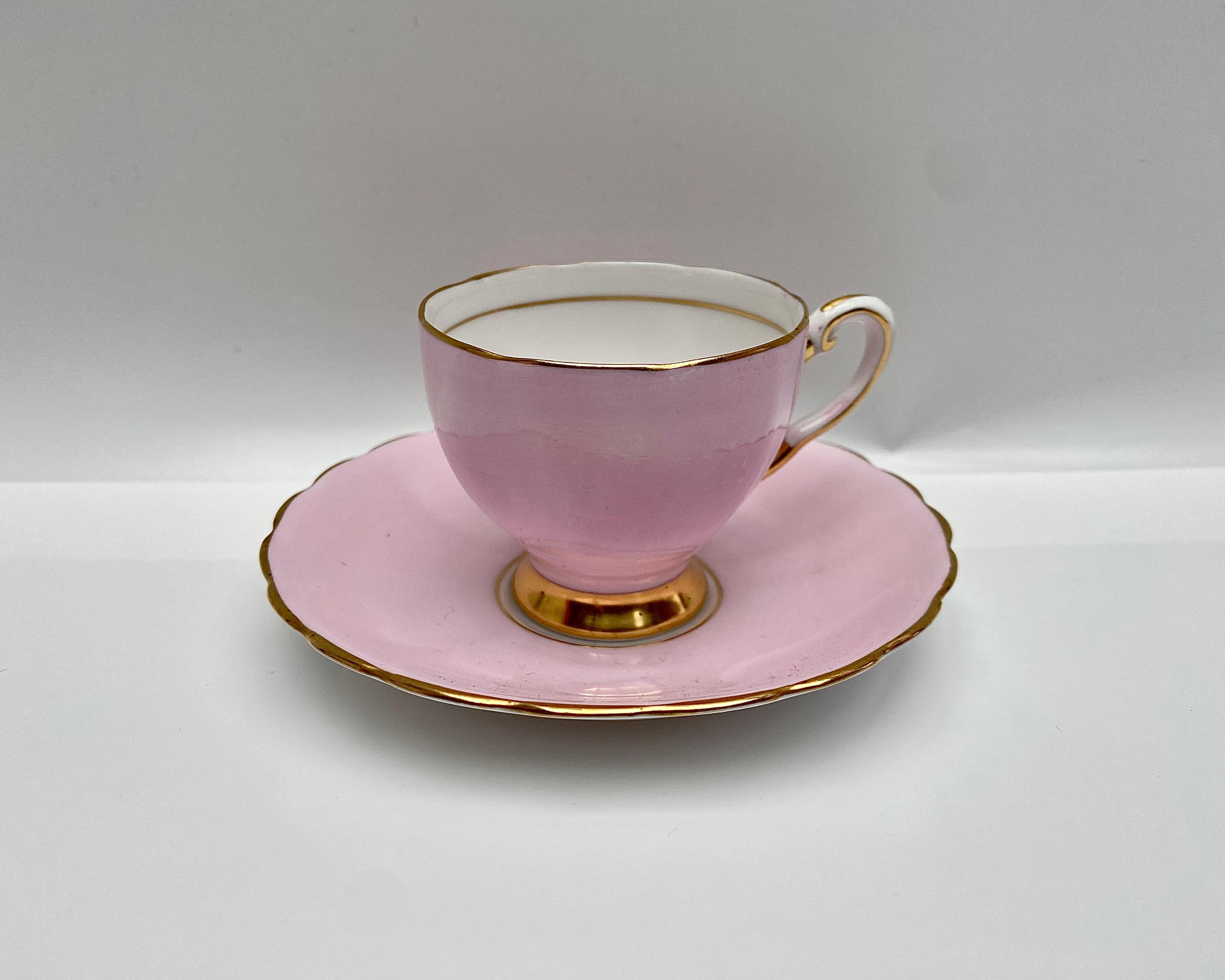 Milieu du XXe siècle Service à café toscan Angleterre Bone China vintage plaqué or émail rose pâle, années 1960 en vente