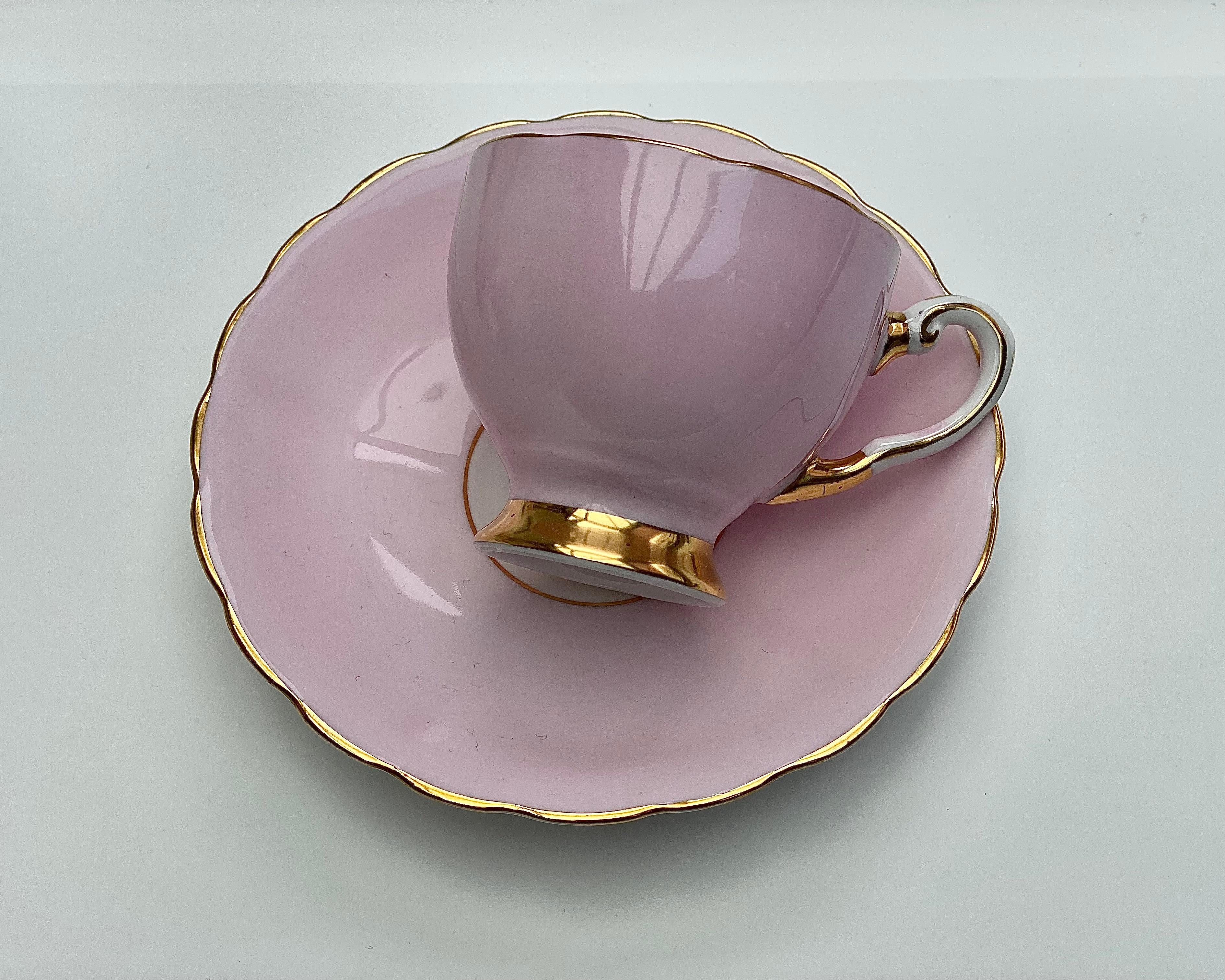 Os Service à café toscan Angleterre Bone China vintage plaqué or émail rose pâle, années 1960 en vente