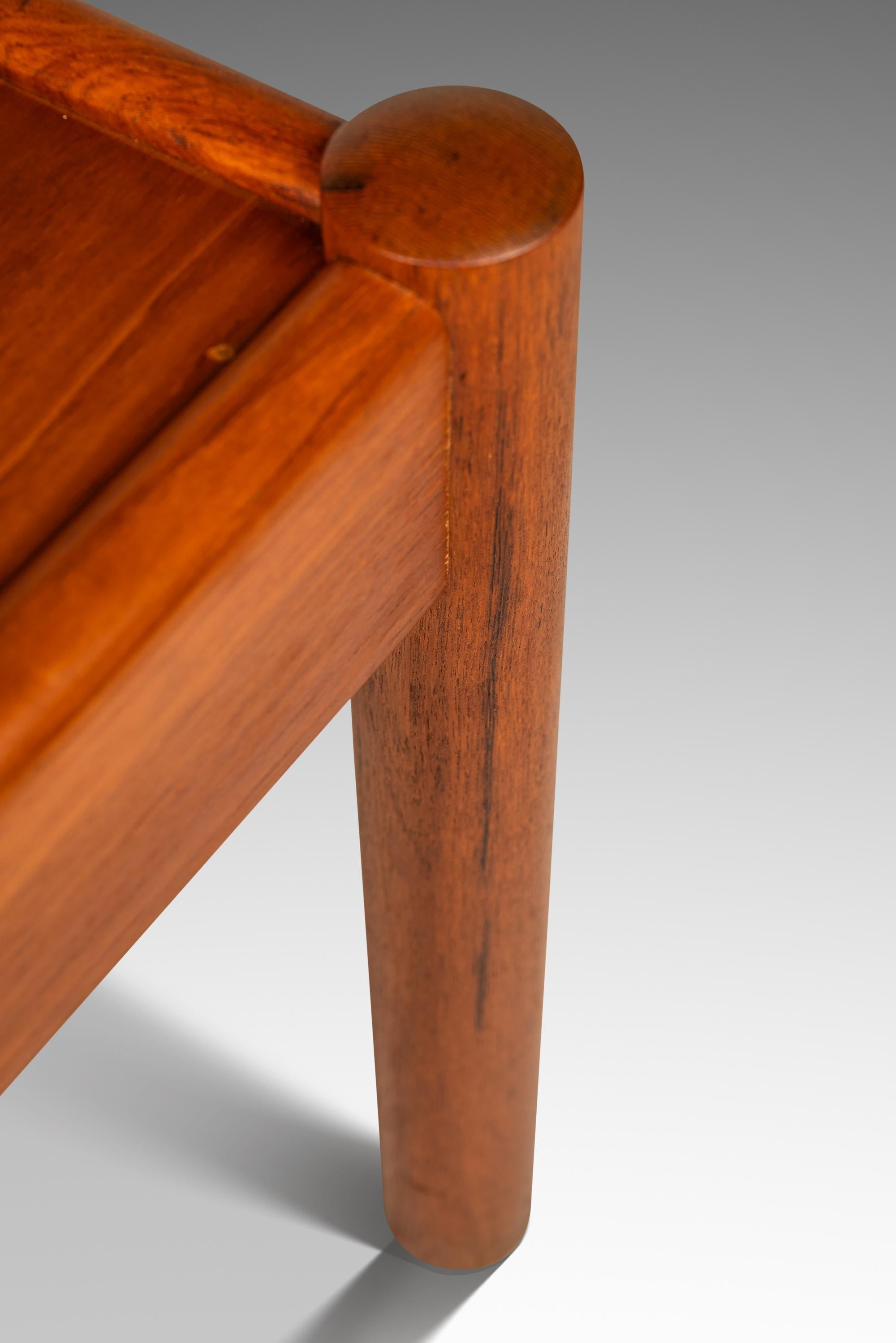 Table basse / d'appoint / d'angle en teck par Domino Møbler, Danemark, c.C. 1970 en vente 3