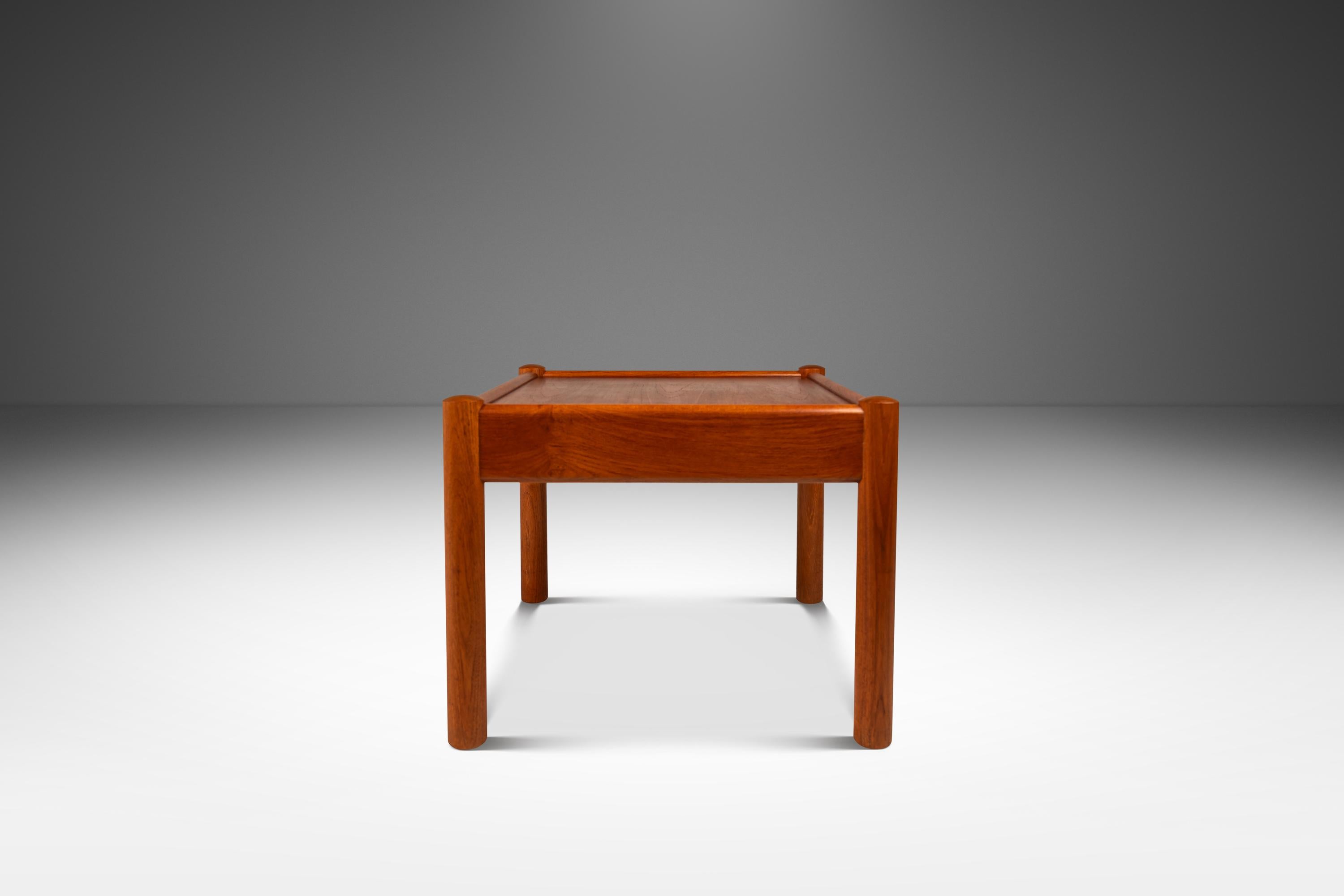 Mid-Century Modern Table basse / d'appoint / d'angle en teck par Domino Møbler, Danemark, c.C. 1970 en vente