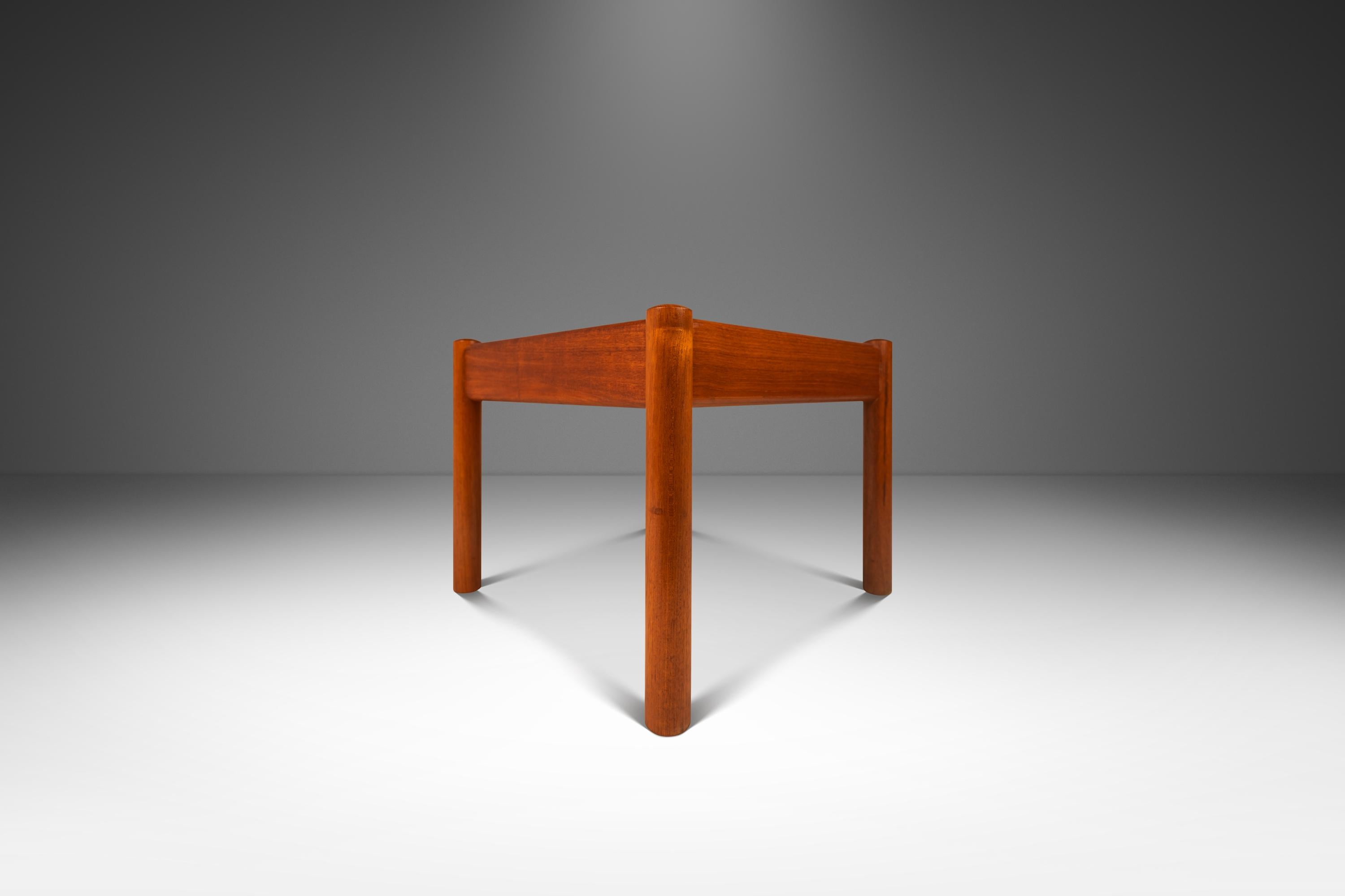 Table basse / d'appoint / d'angle en teck par Domino Møbler, Danemark, c.C. 1970 Bon état - En vente à Deland, FL