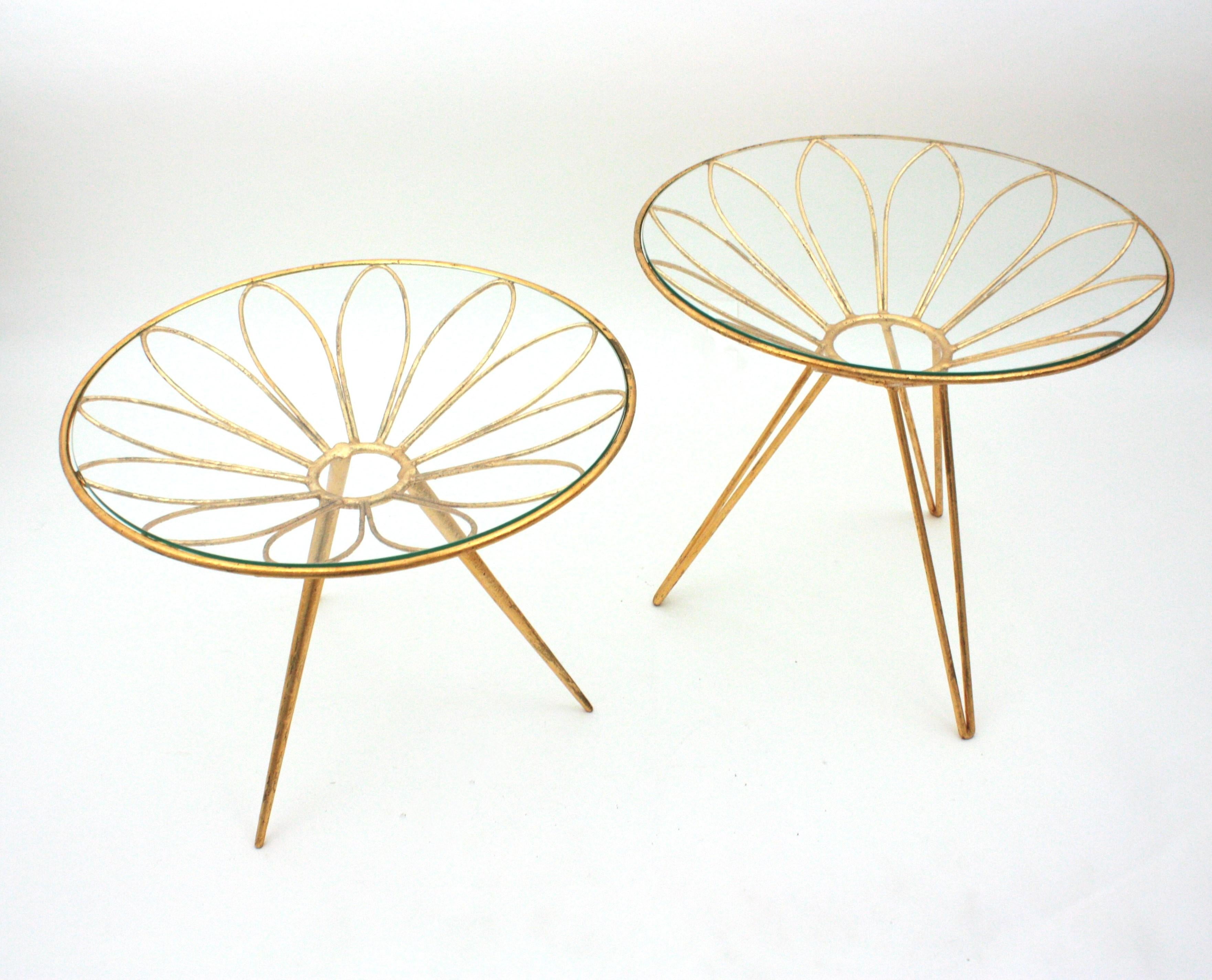 Table d'appoint en fer doré à motif de fleurs de marguerite, France, années 1950 en vente 7
