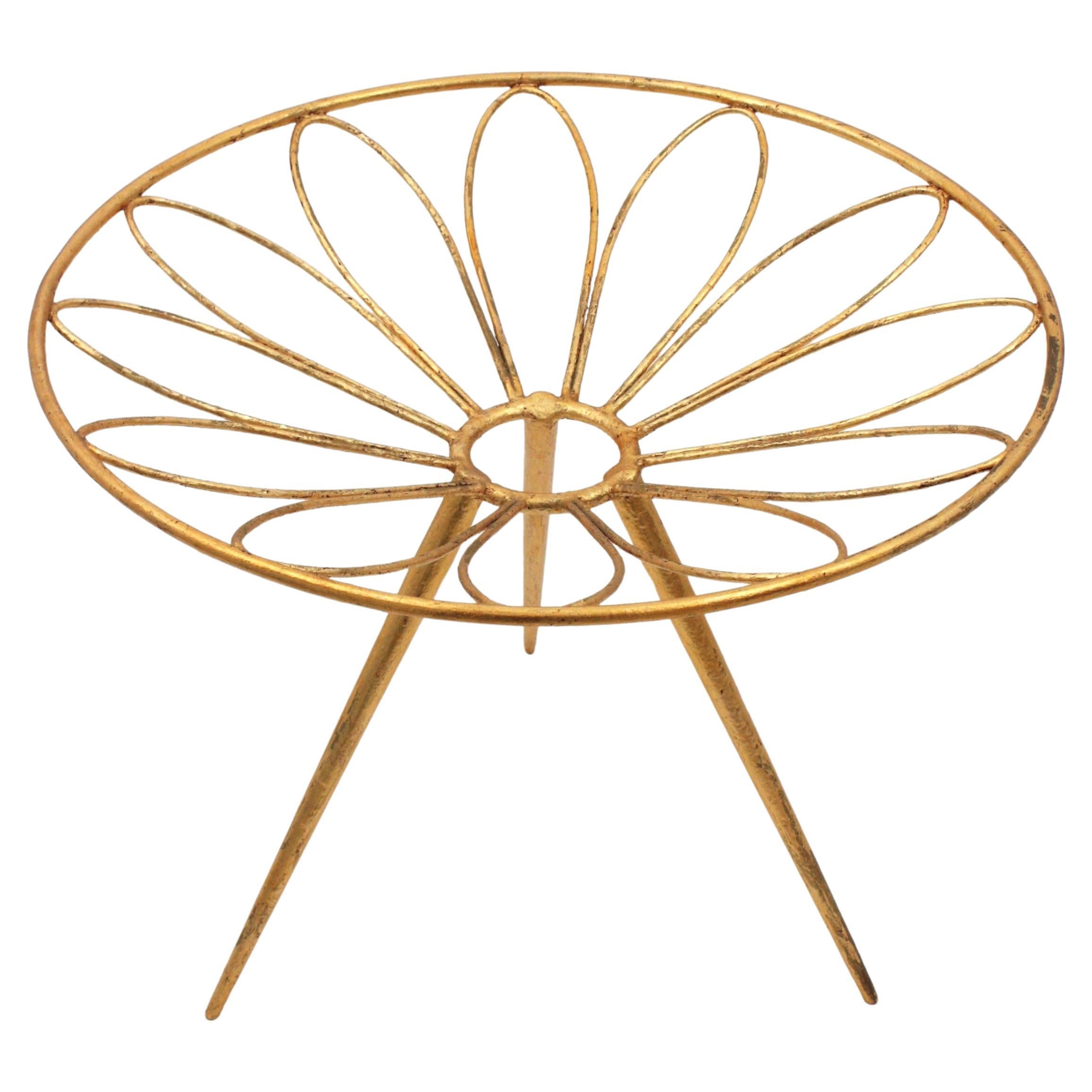 Table d'appoint en fer doré à motif de fleurs de marguerite, France, années 1950 en vente 8