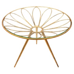 Mesa auxiliar de café de hierro dorado con diseño de flor de margarita, Francia Años 50