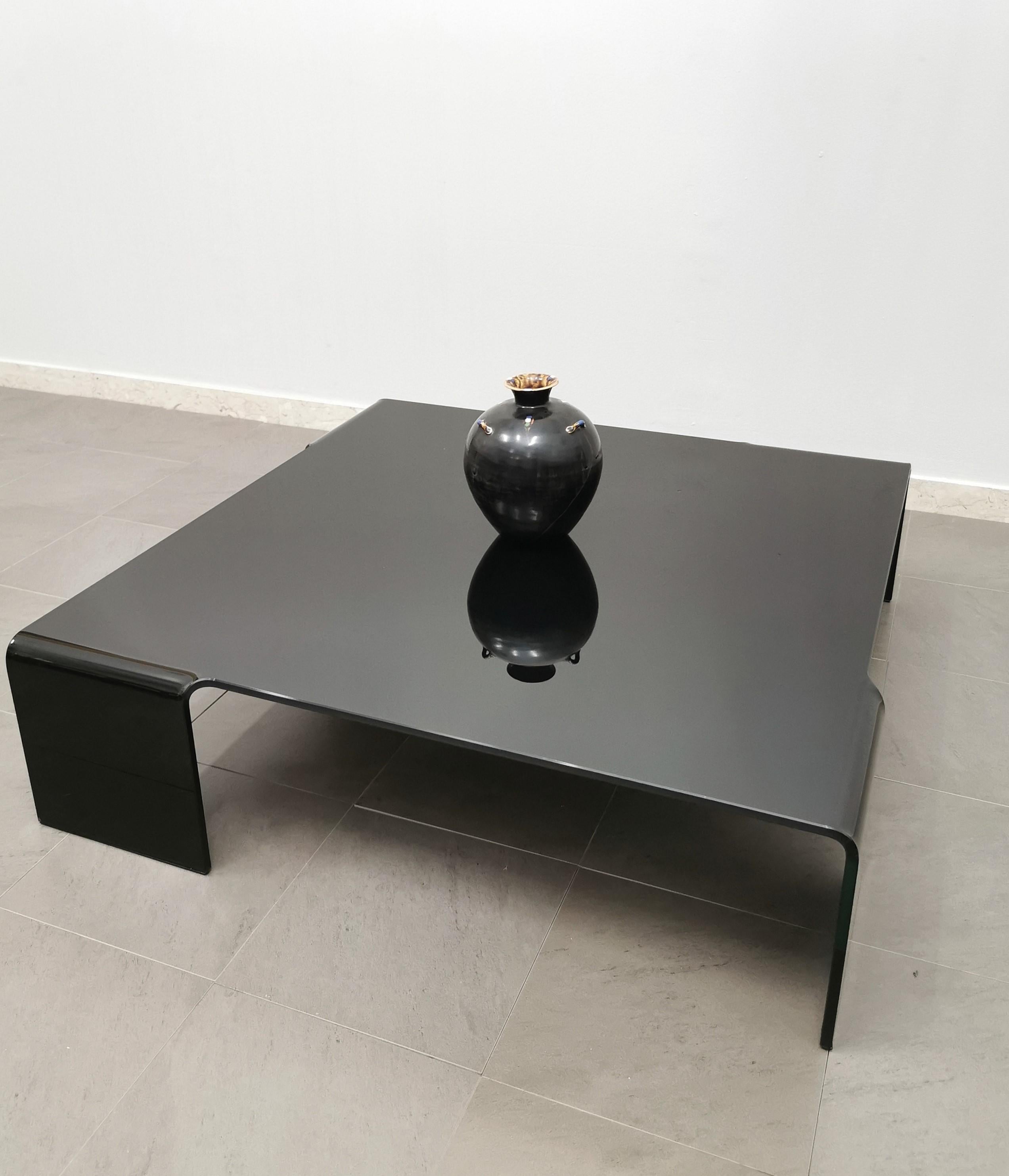 Very elegant coffee table produced in Italy in the 80's / 90's by the FIAM company. the 4-foot coffee table was made with a double curved glass in the dark shade.