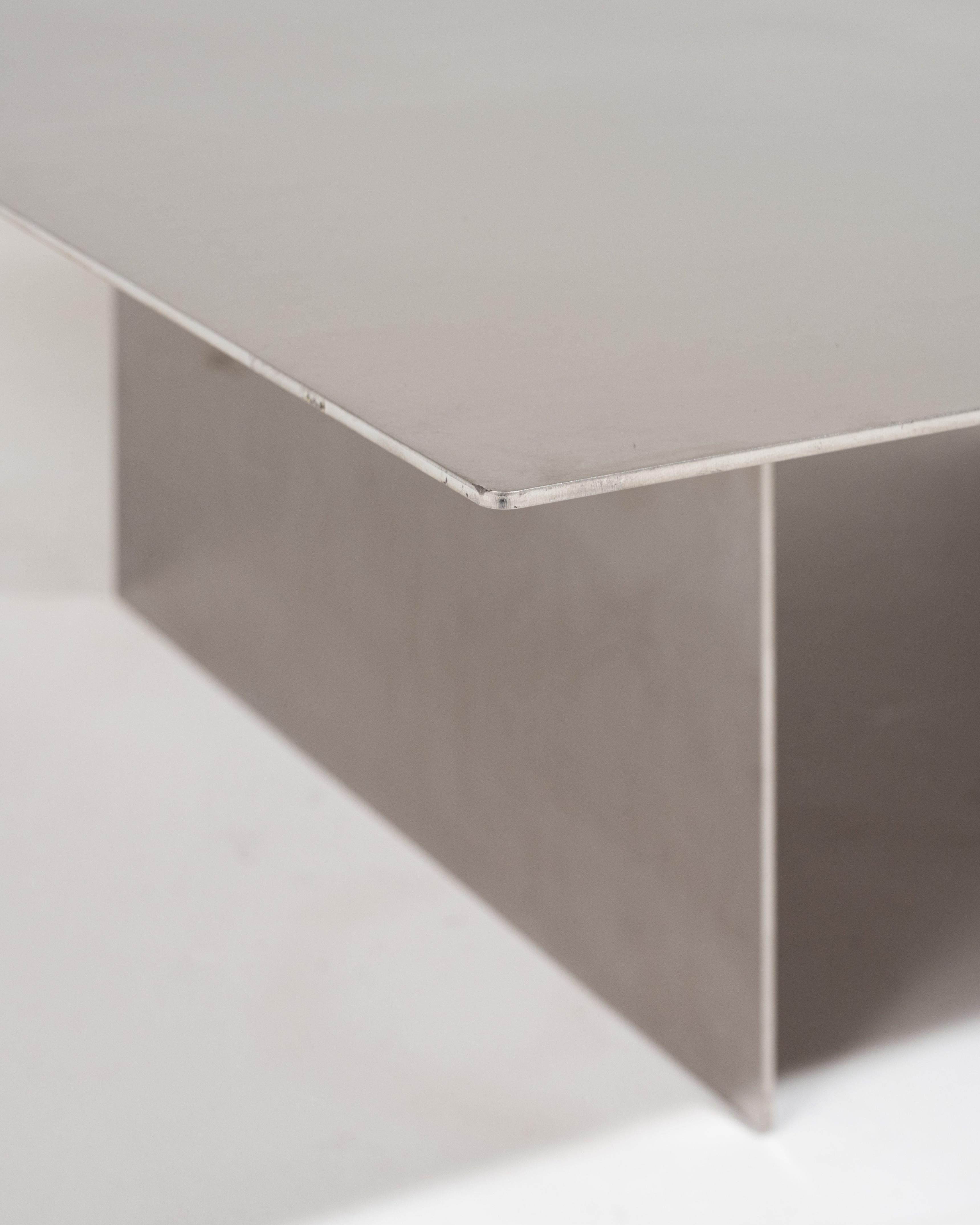 Couchtisch 06 aus gebürstetem Metall im Angebot 7