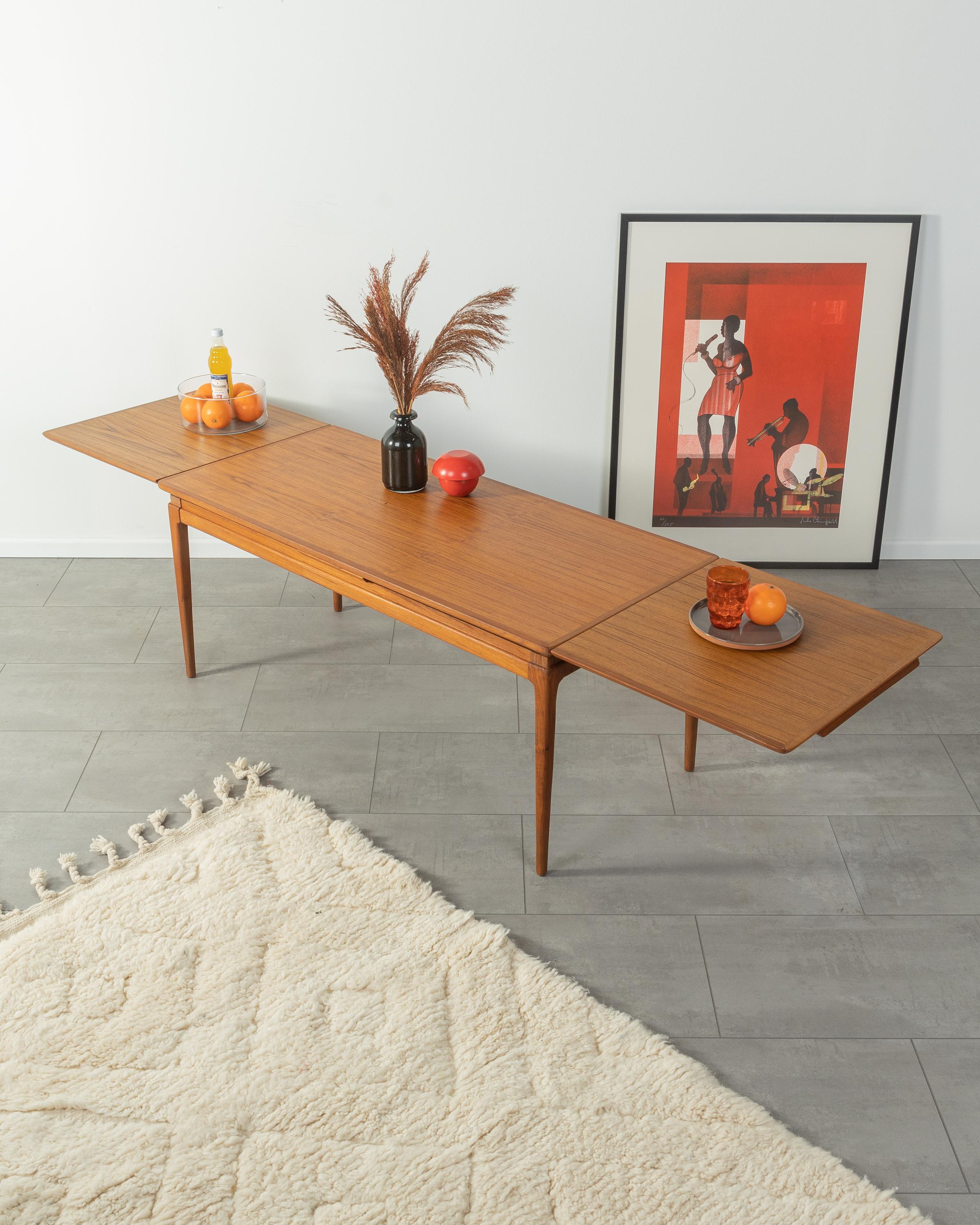 Rare extendable teak coffee table from the 1960s. Solid frame and veneered table top with solid wood edge.
Quality Features:

 Very good workmanship.
 High quality materials.
 Solid wood edges.
 Made in Denmark.